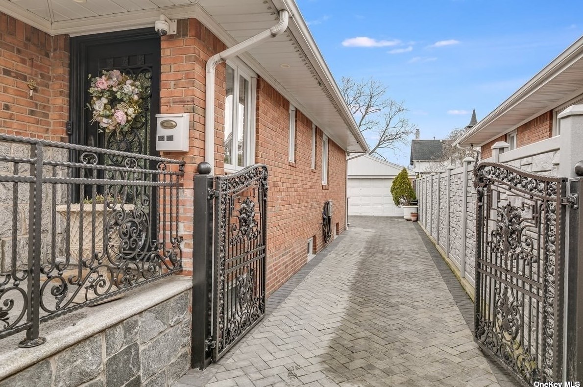 28-11 216th St, Flushing, NY 11360-1228