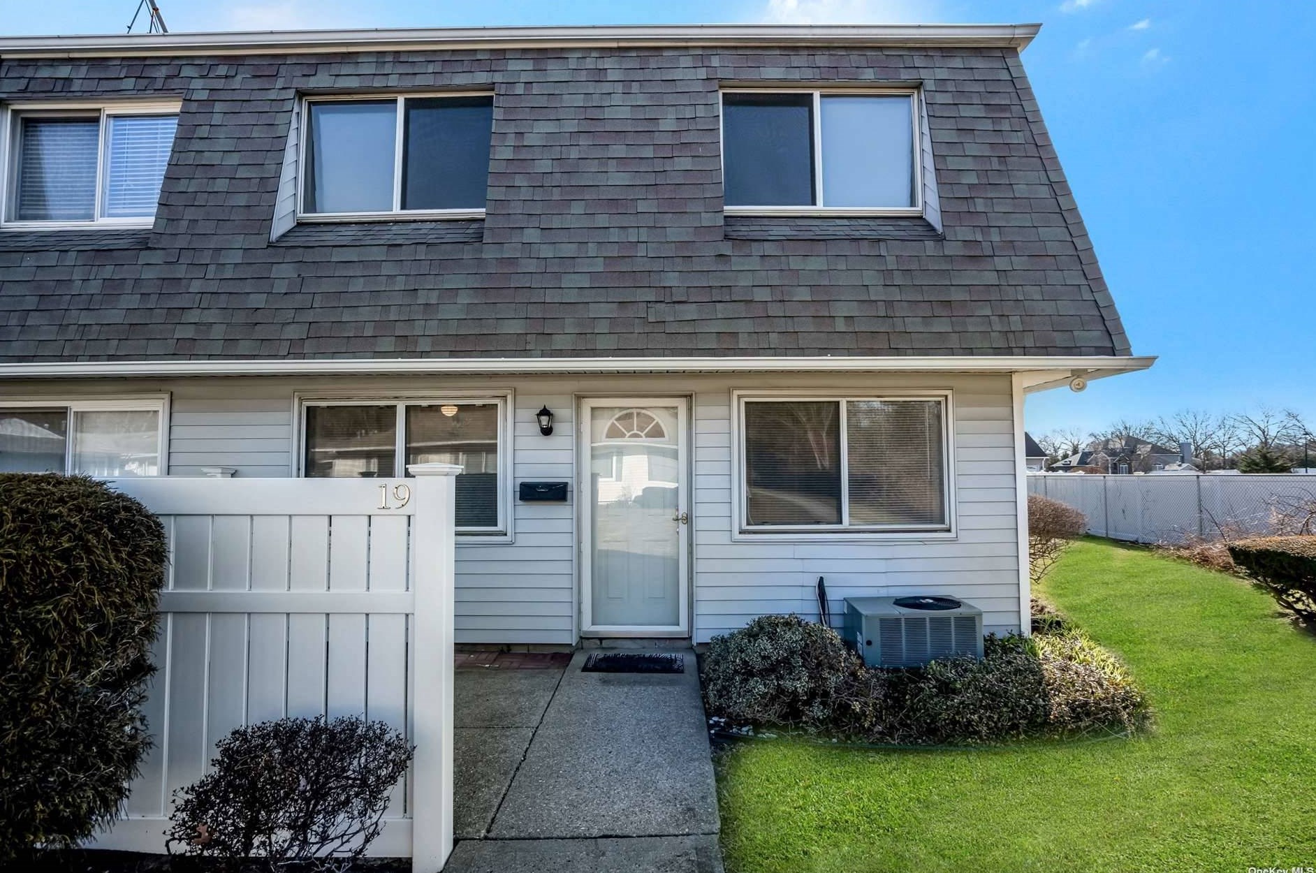 19 Storm Dr #19, Holtsville, NY 11742