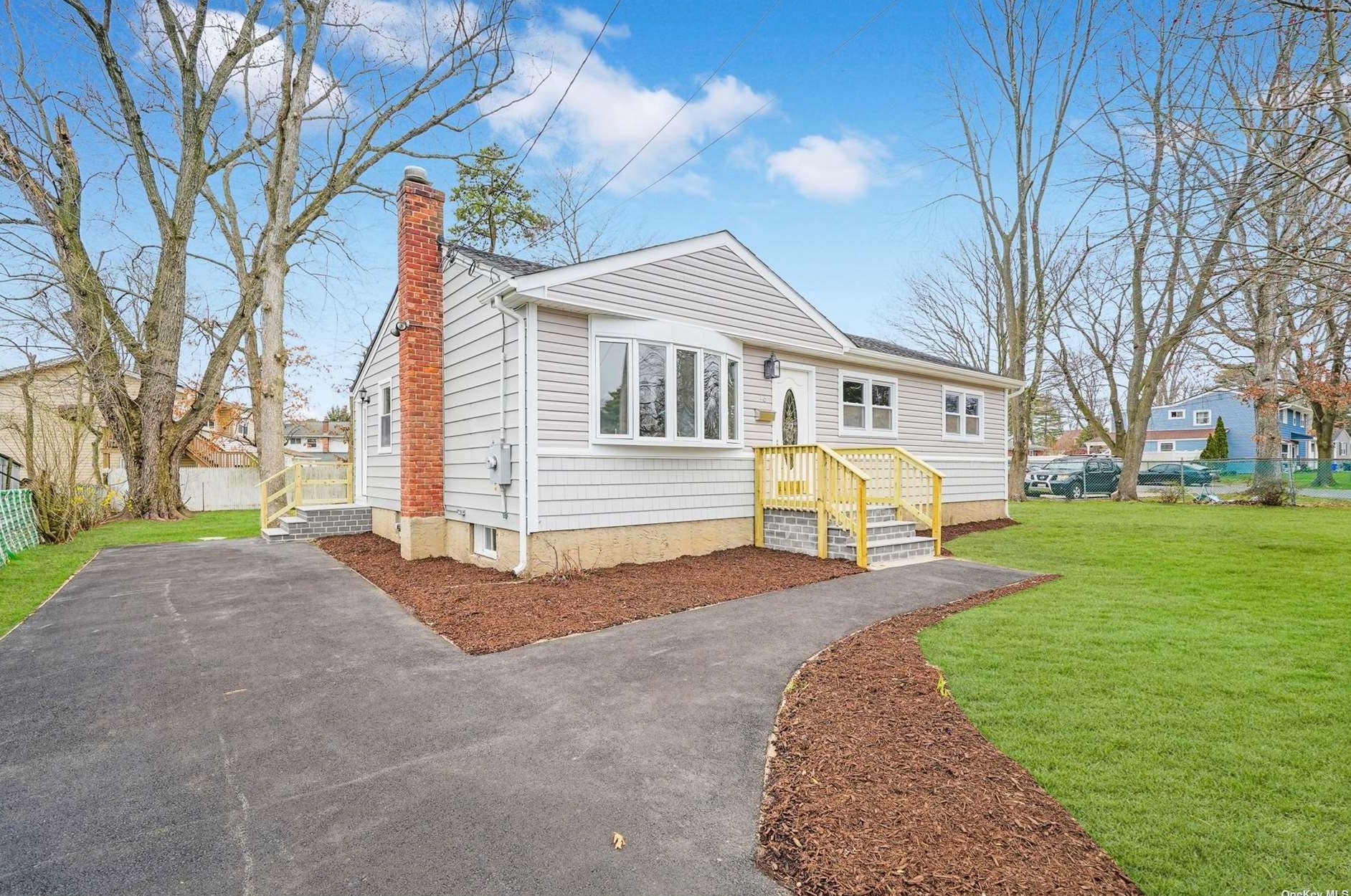 46 Jefferson Ave, Pine Air, NY 11717-3241