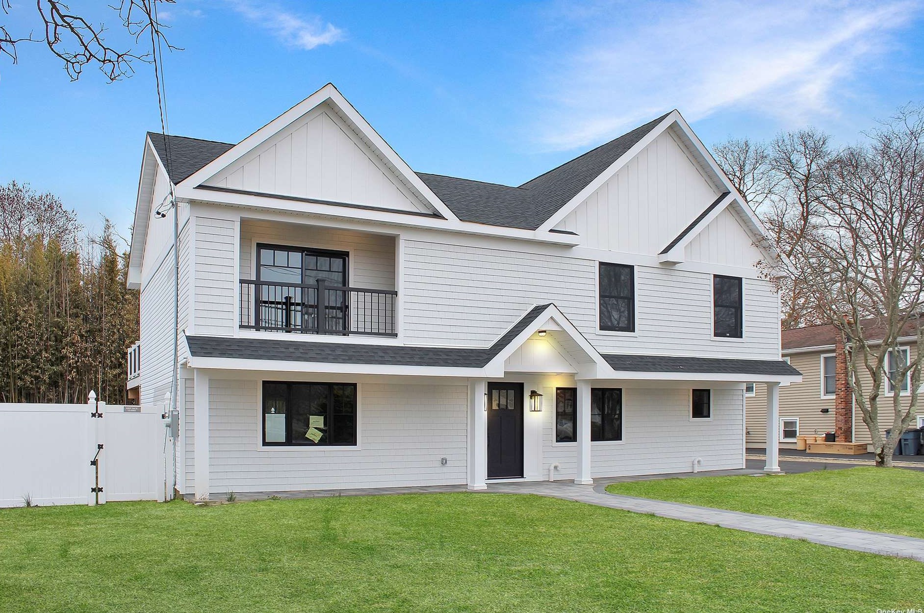 618 Myrtle Ave, West Islip, NY 11795