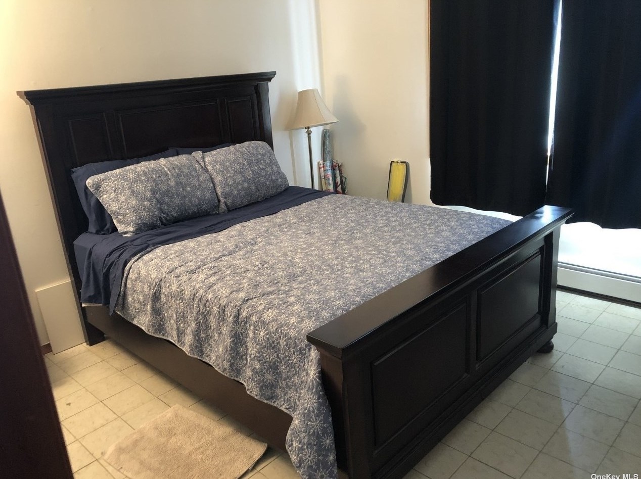 1337 Pine Dr, Bayshore, NY 11706