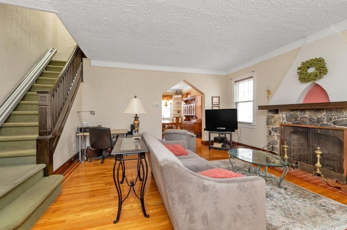 27-14 167th St, Flushing, NY 11358-1125