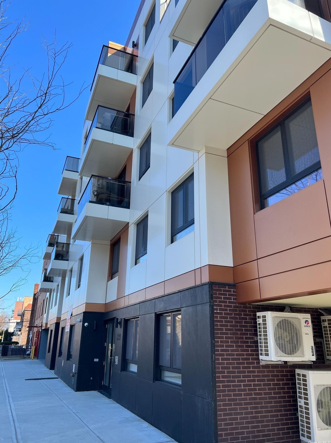 7302 Woodside Ave #3d, Flushing, NY 11377