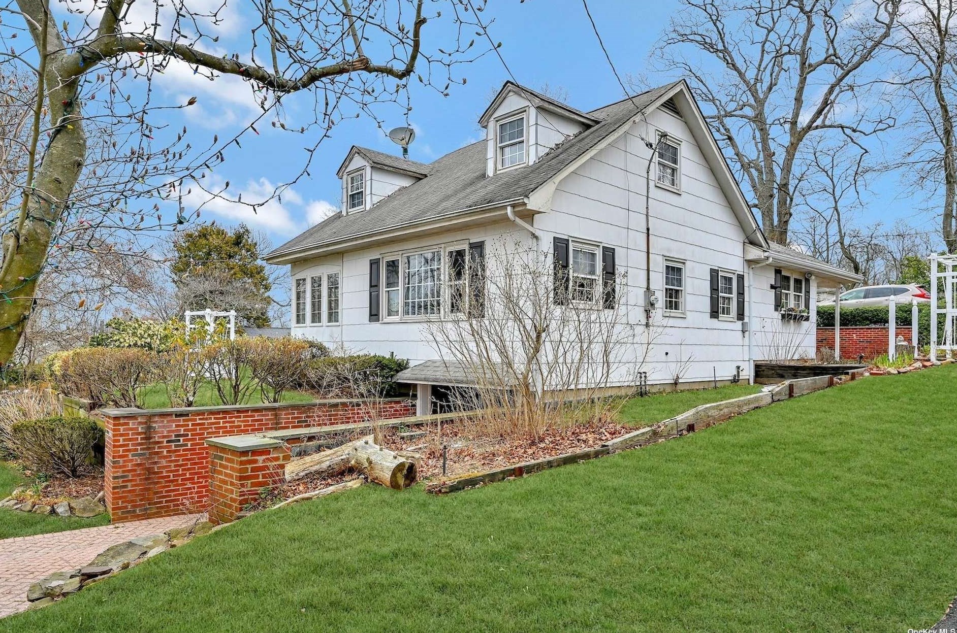 1 Tarn Rd, Rocky Point, NY 11778