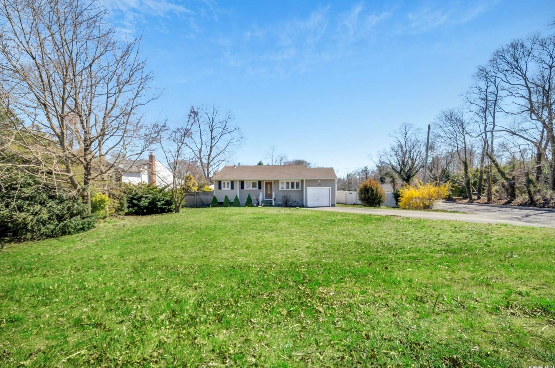 1835 Half Hollow Rd, Huntington Station, NY 11746-6235