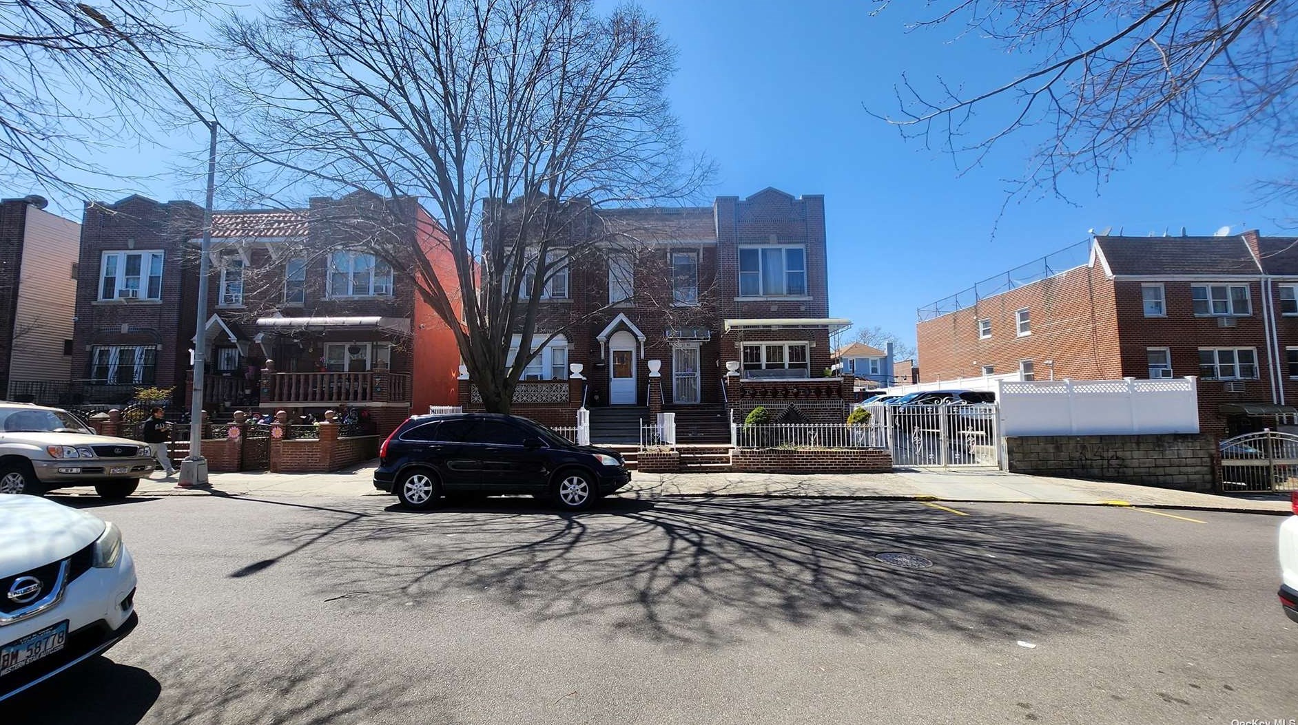 3132 87th St, Flushing, NY 11369-1425