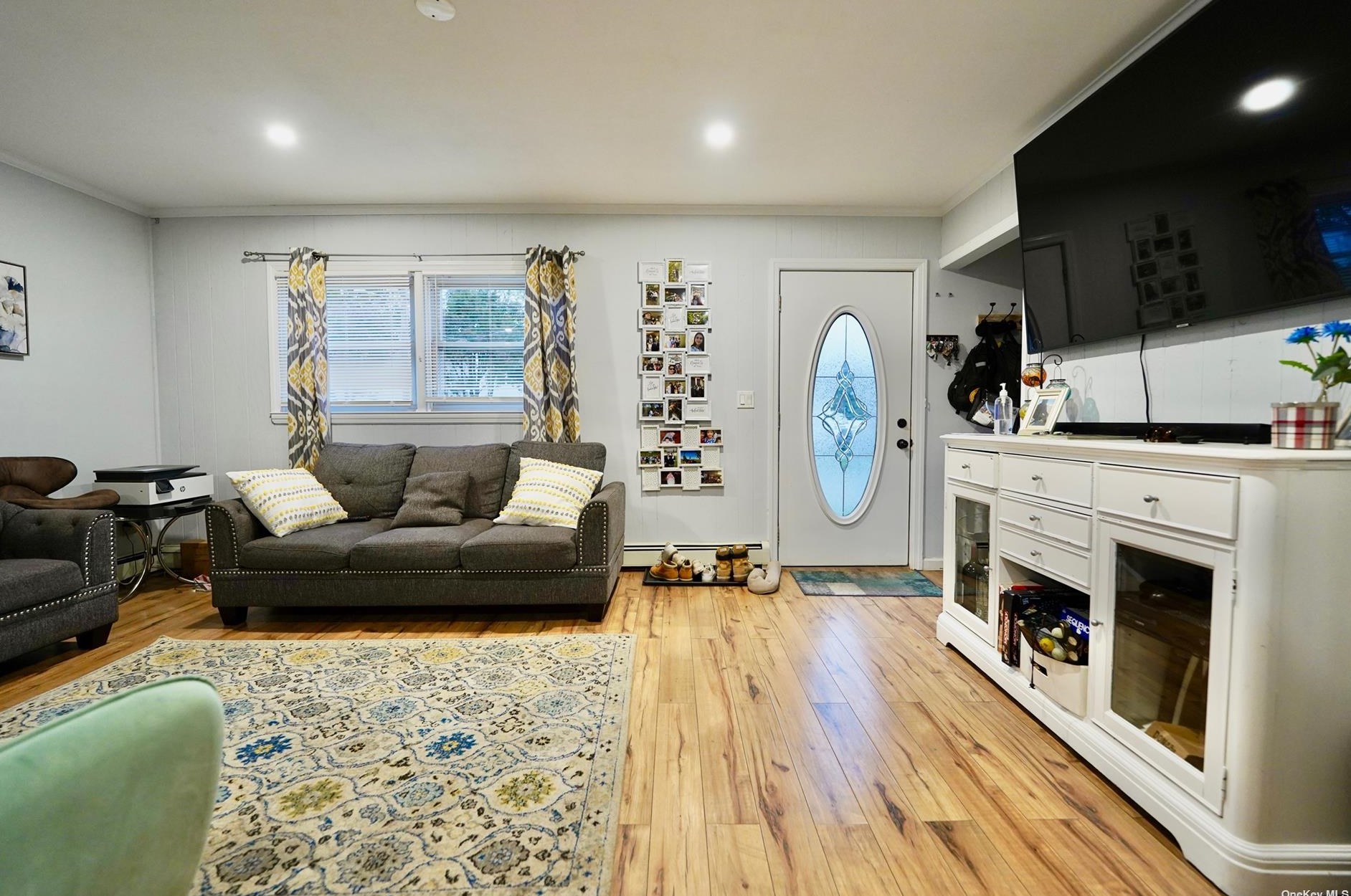 2480 Poppy St, Hempstead NY  11554-5210 exterior