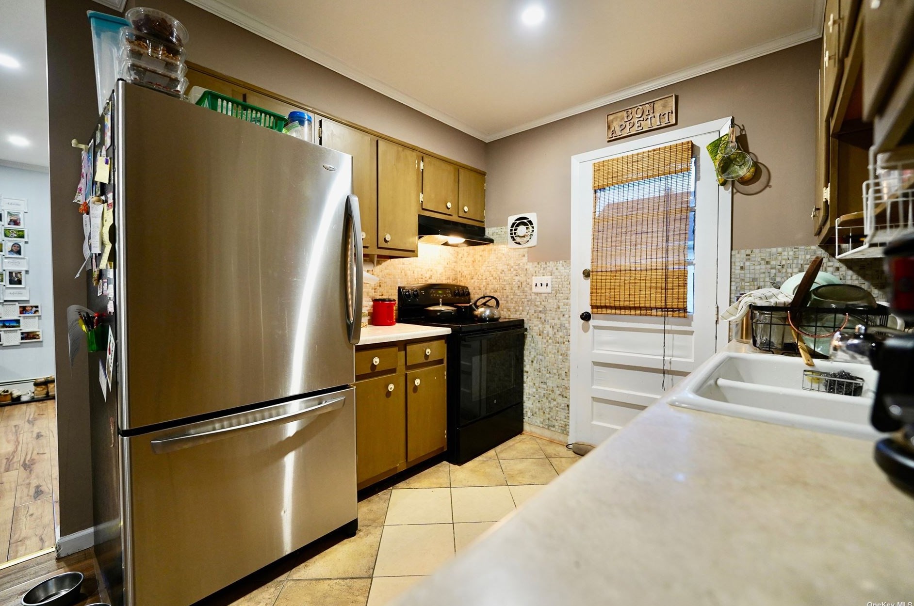 2480 Poppy St, Hempstead NY  11554-5210 exterior