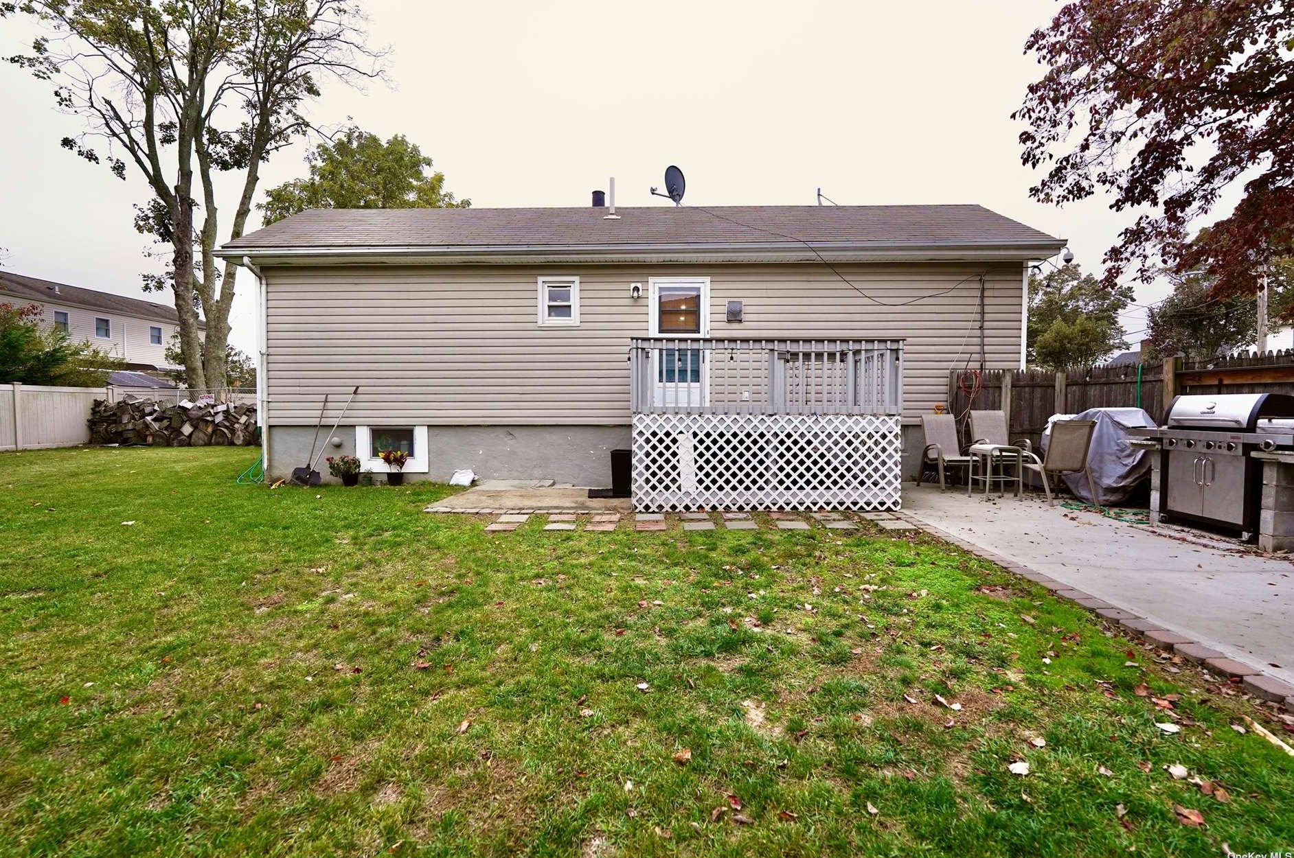 2480 Poppy St, Hempstead NY  11554-5210 exterior
