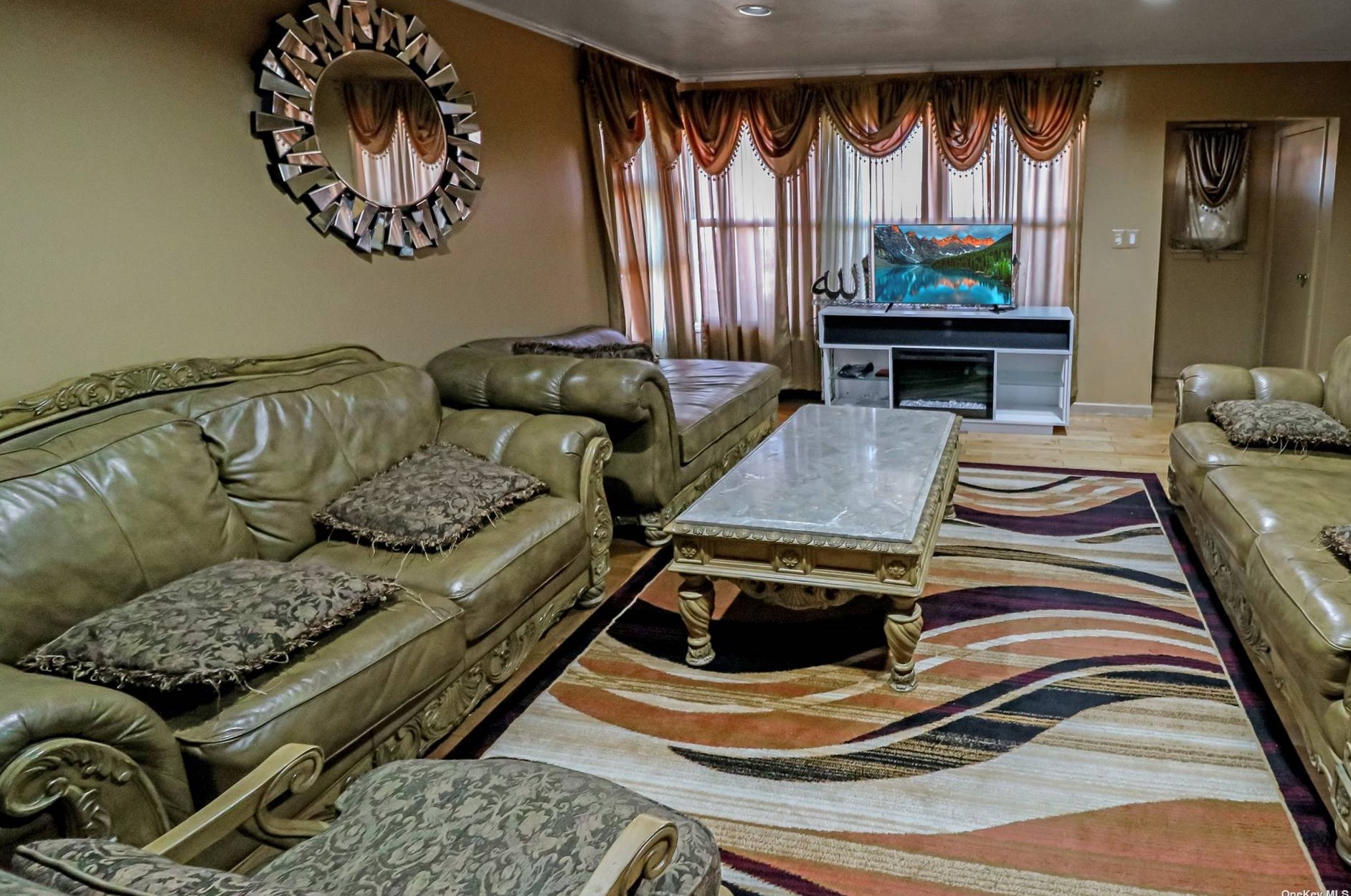 53-20 207th St, Flushing, NY 11364-1349