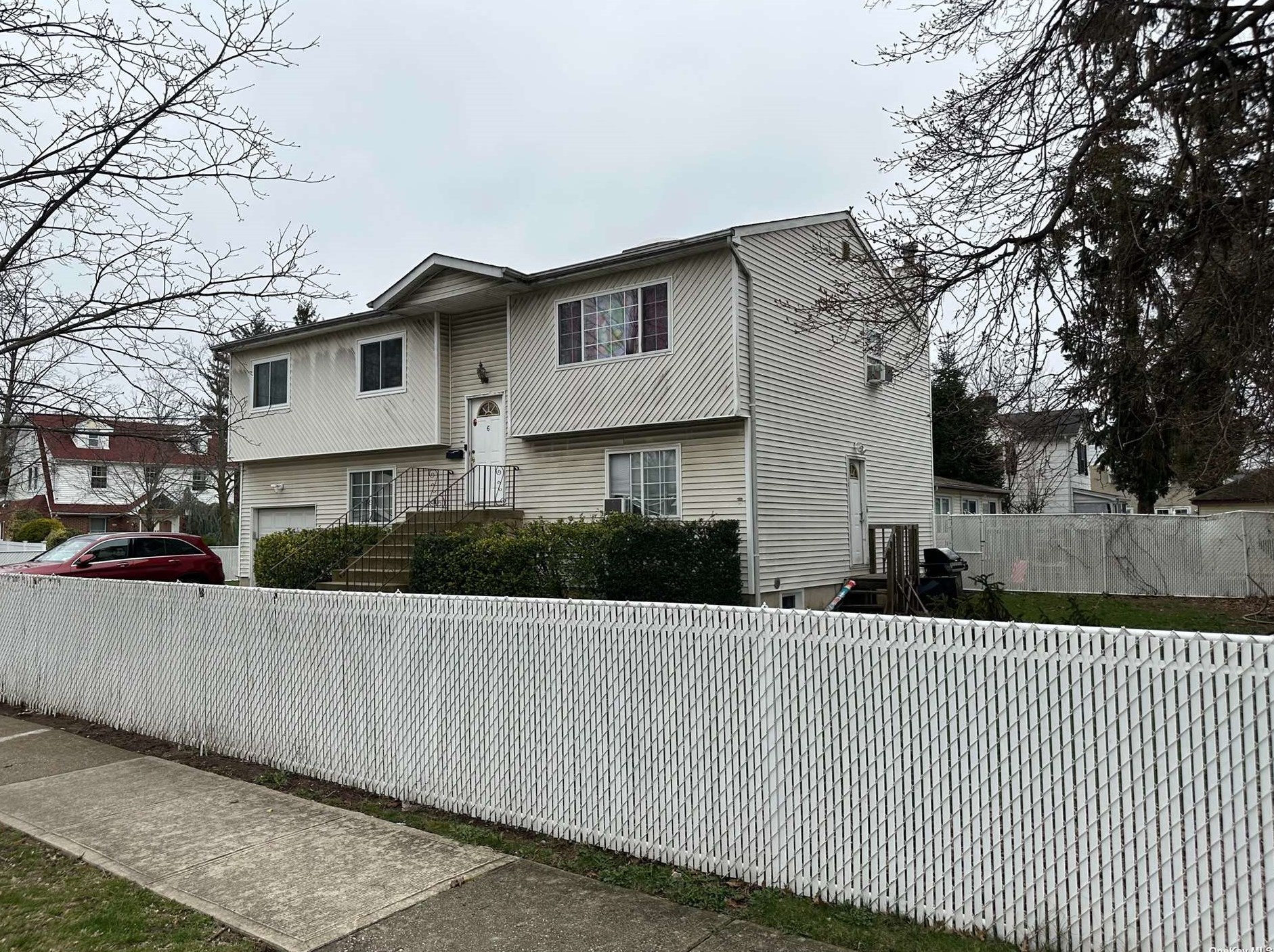 6 Mitchell Ct, Hempstead, NY 11550-3518