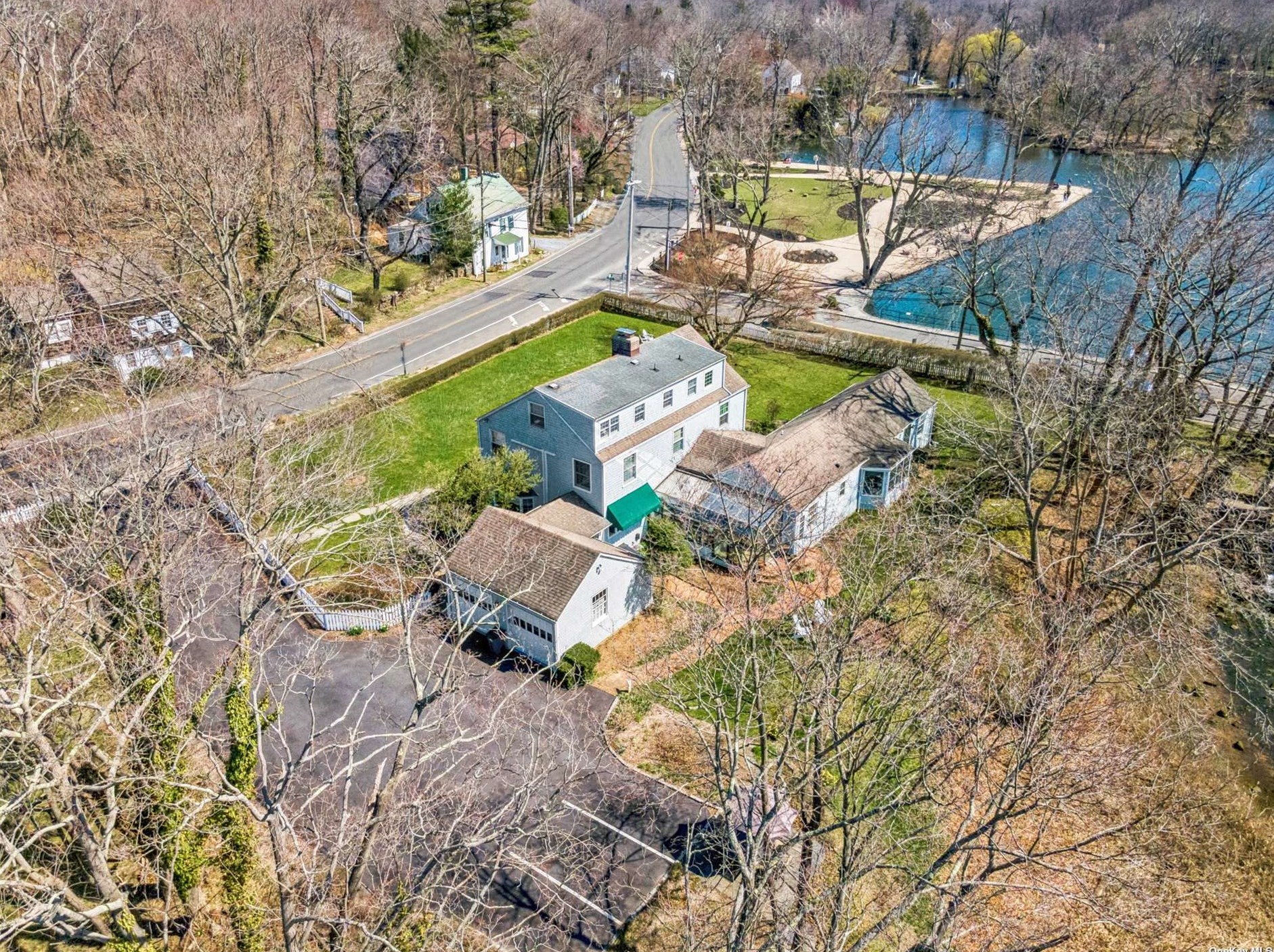 48 Main St, Stonybrook, NY 11790-1913