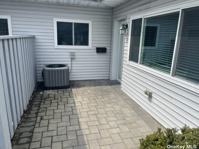 71 Feller Dr, Central Islip, NY 11722