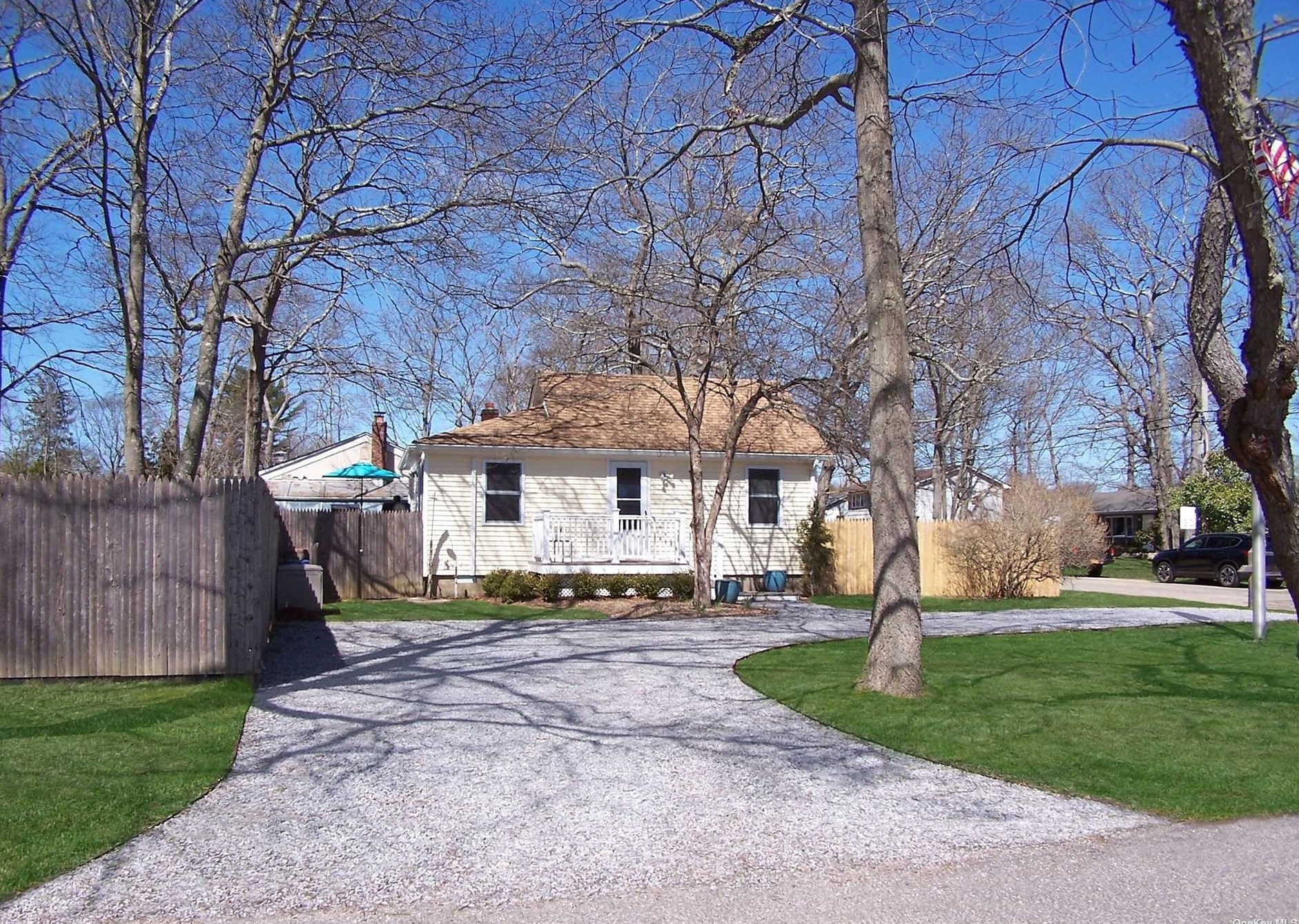 68 Montgomery Ave, Manor Park, NY 11950
