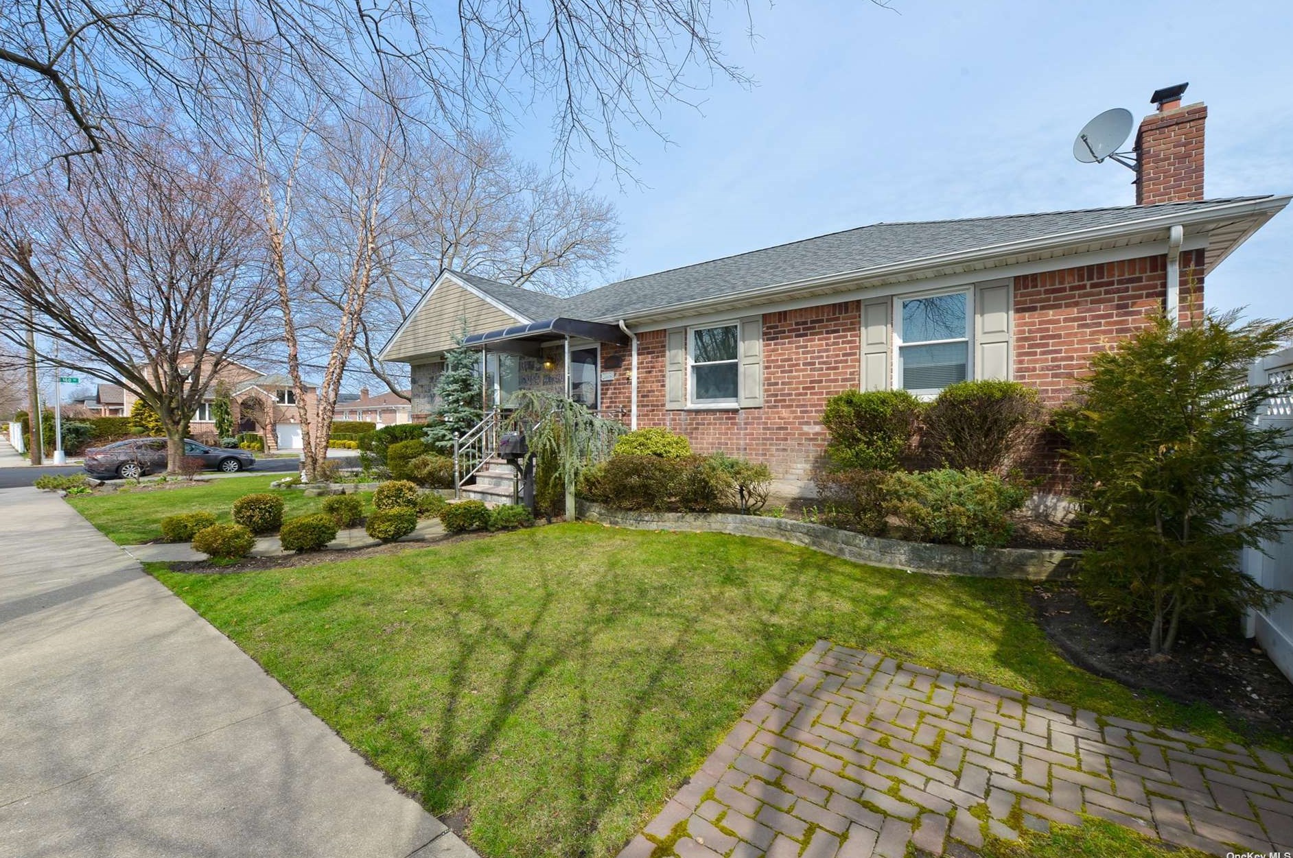 160-05 25th Ave, Flushing, NY 11357-7801