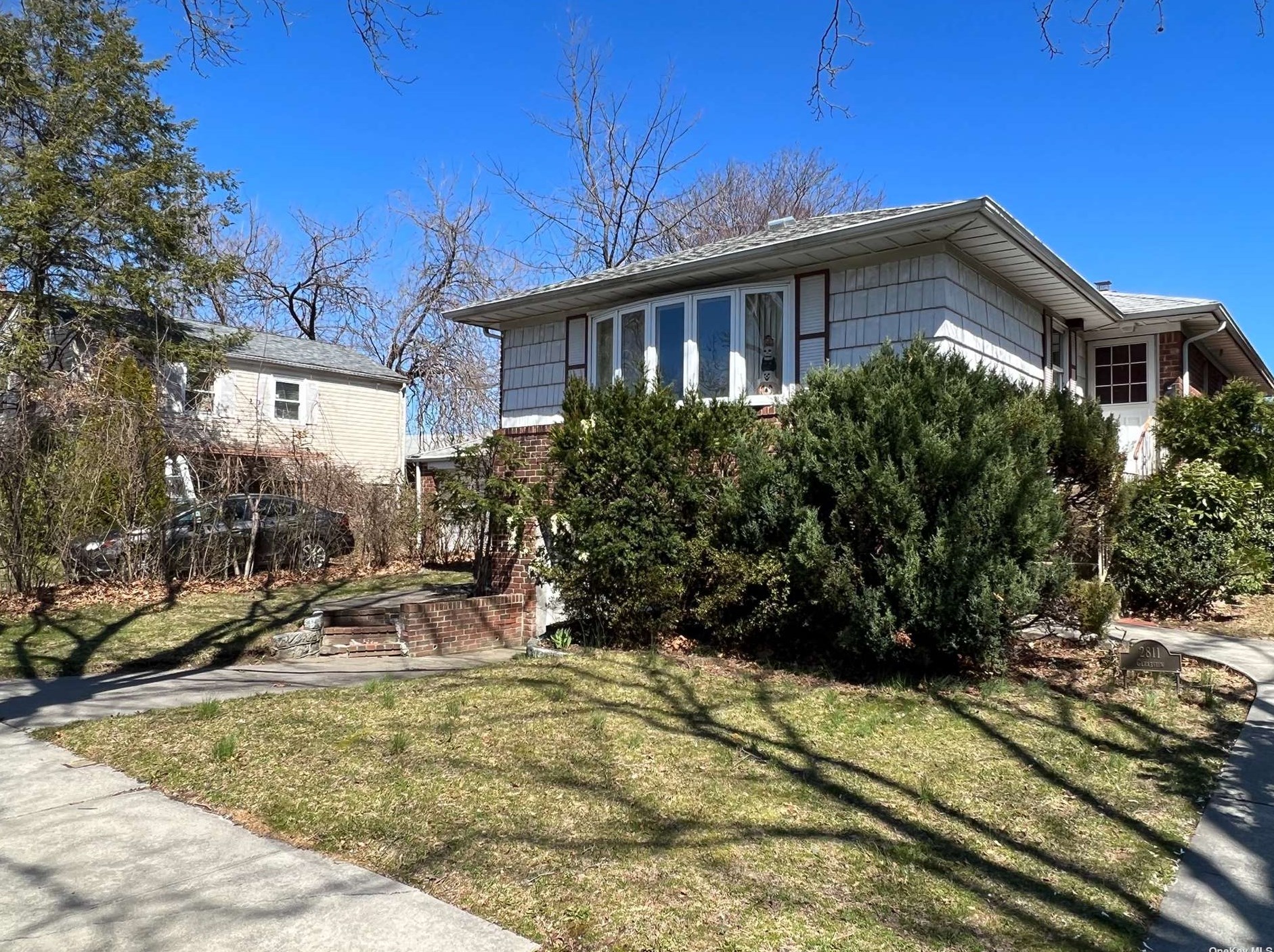 28-11 Clearview Expy, Flushing NY  11360-2341 exterior