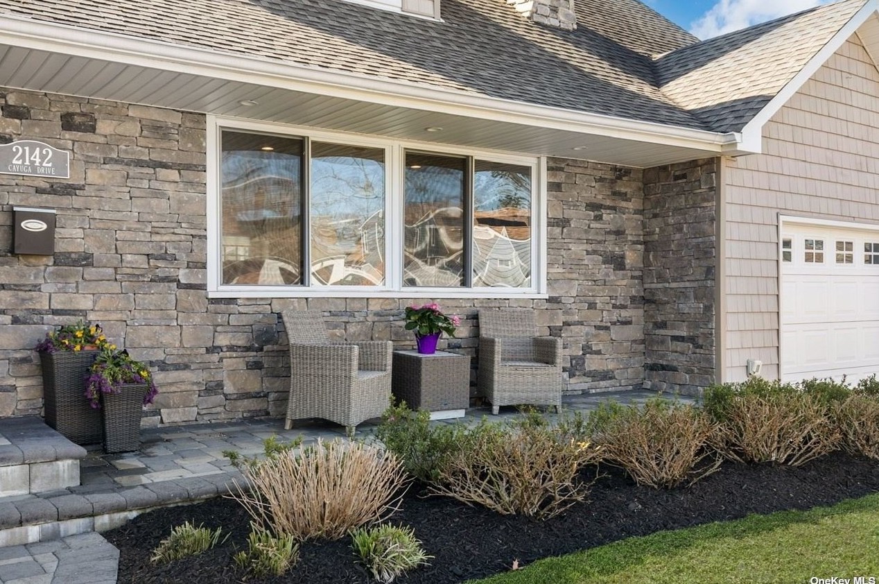 2142 Cayuga Dr, North Merrick, NY 11566-3601