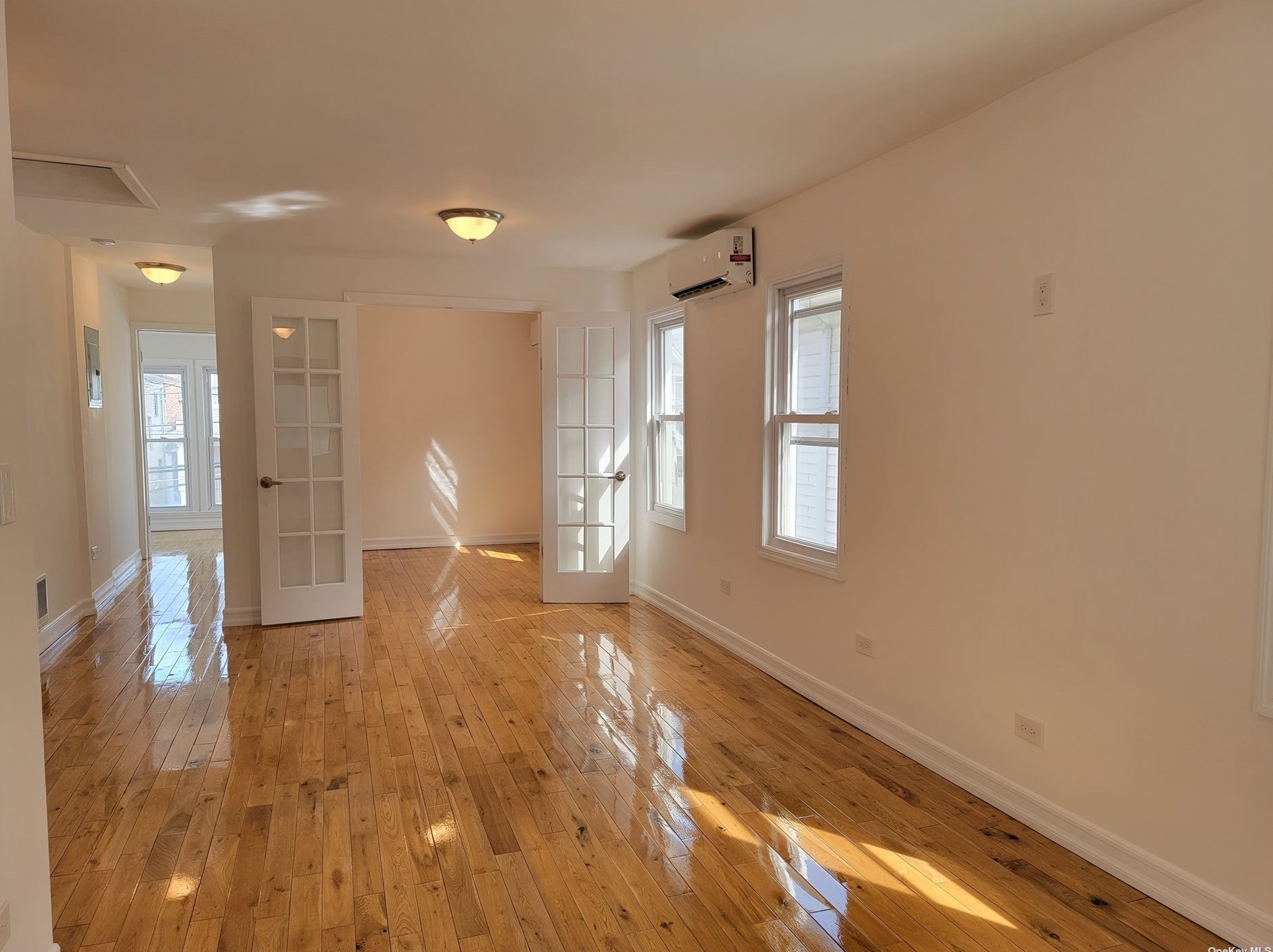 191 Beach 114th St #2 Fl, Far Rockaway, NY 11694