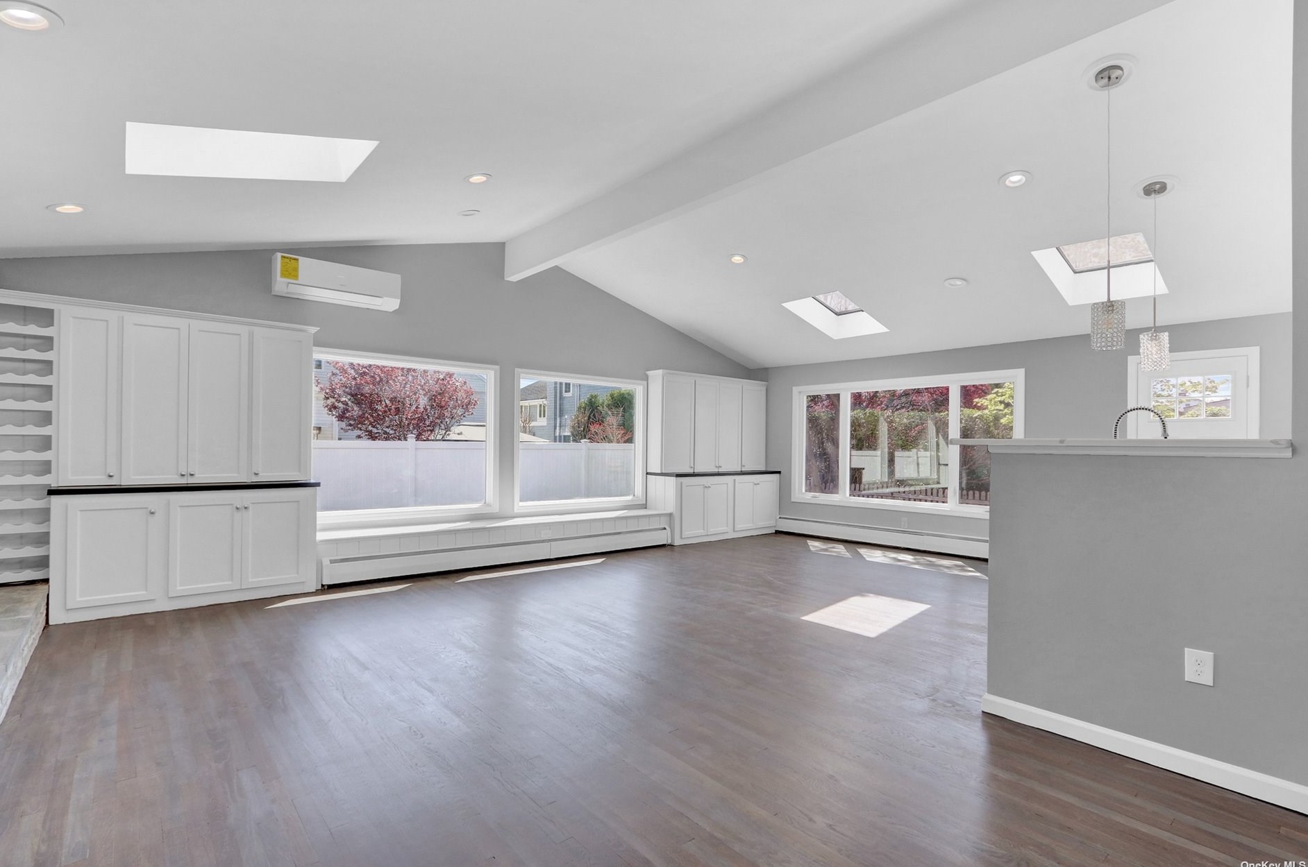 95 Henrietta Ave, Rockville Centre NY  11572-5009 exterior