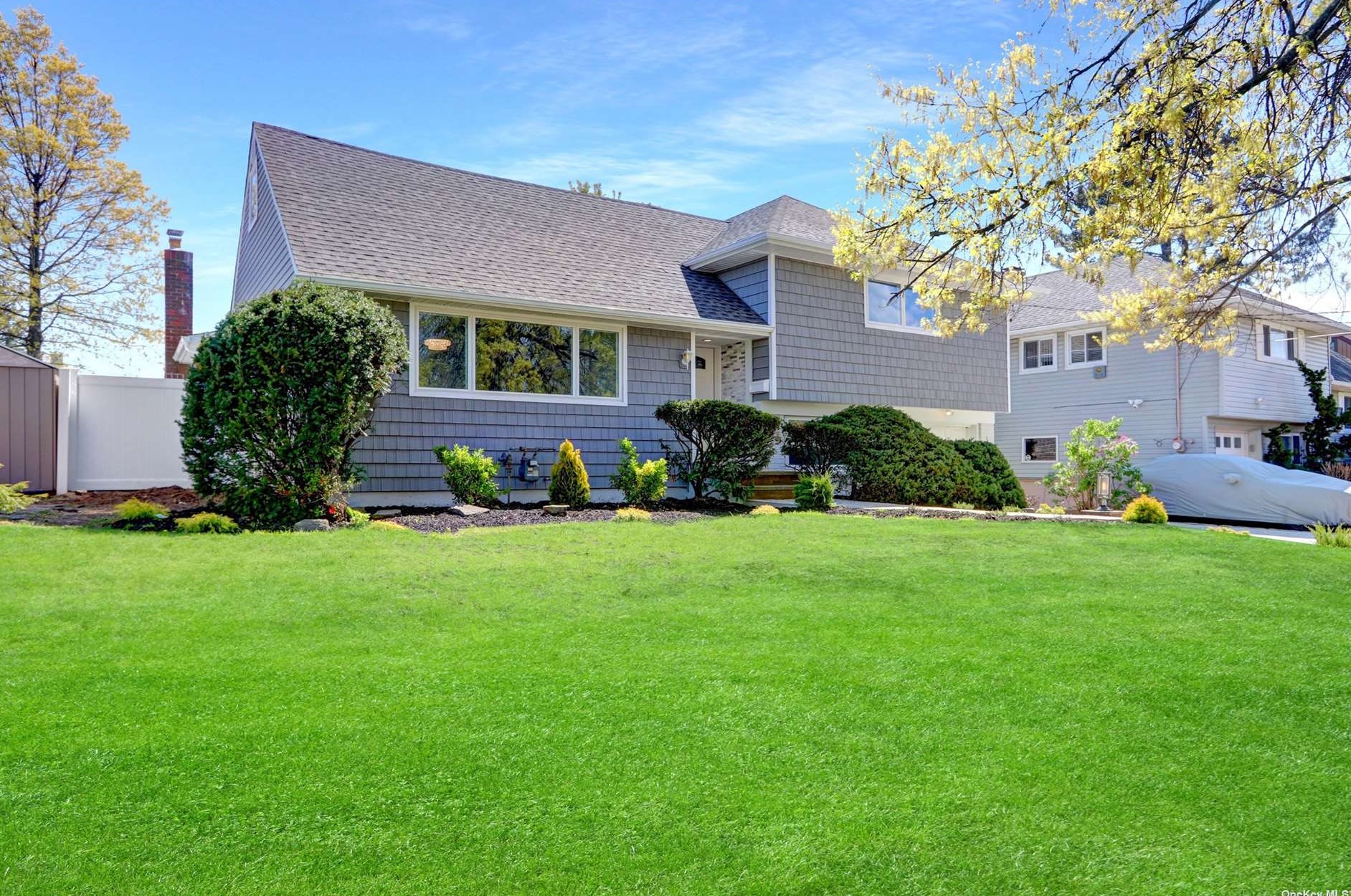 95 Henrietta Ave, Rockville Centre NY  11572-5009 exterior