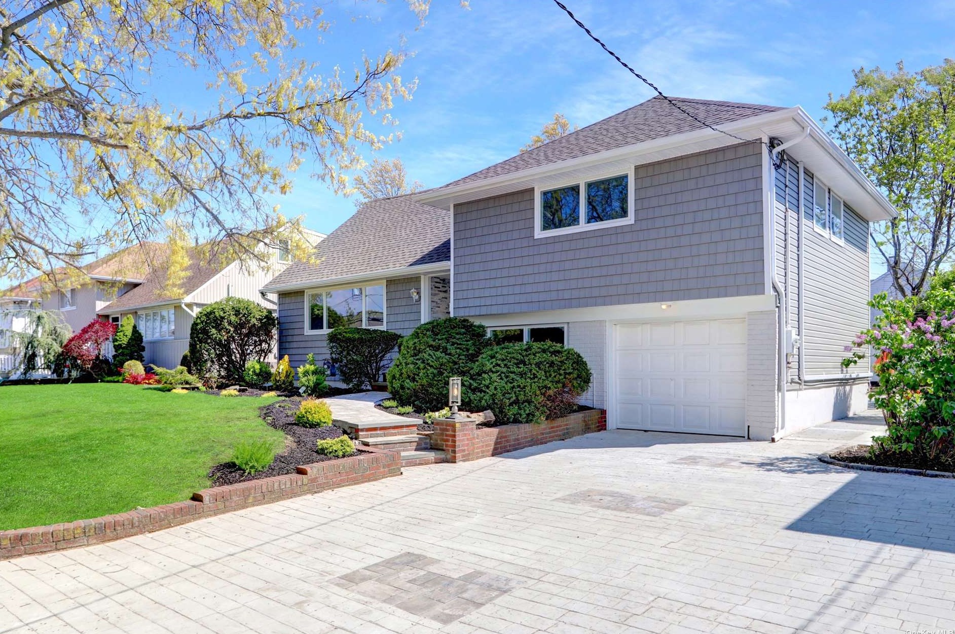 95 Henrietta Ave, Rockville Centre NY  11572-5009 exterior