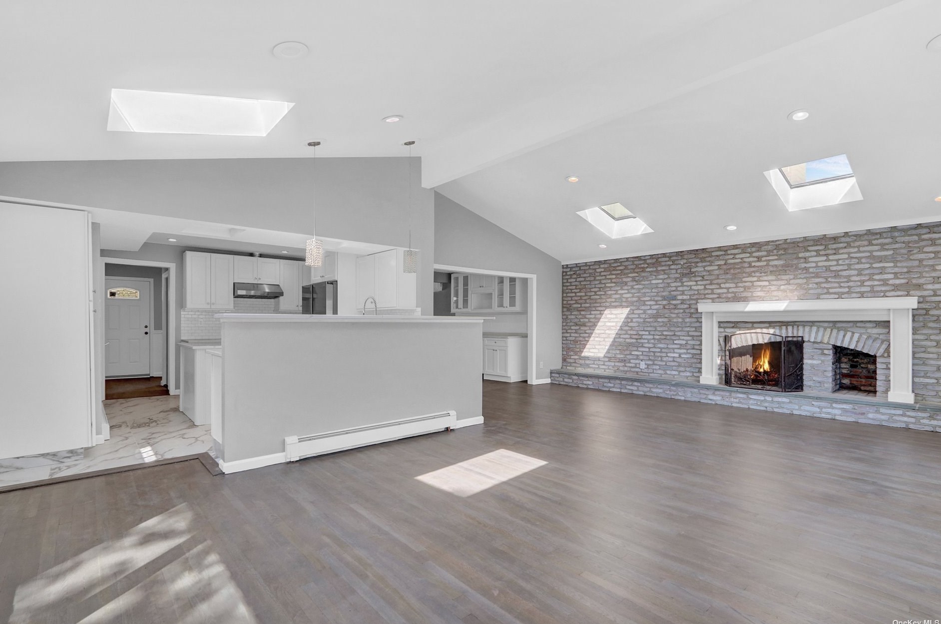 95 Henrietta Ave, Rockville Centre NY  11572-5009 exterior