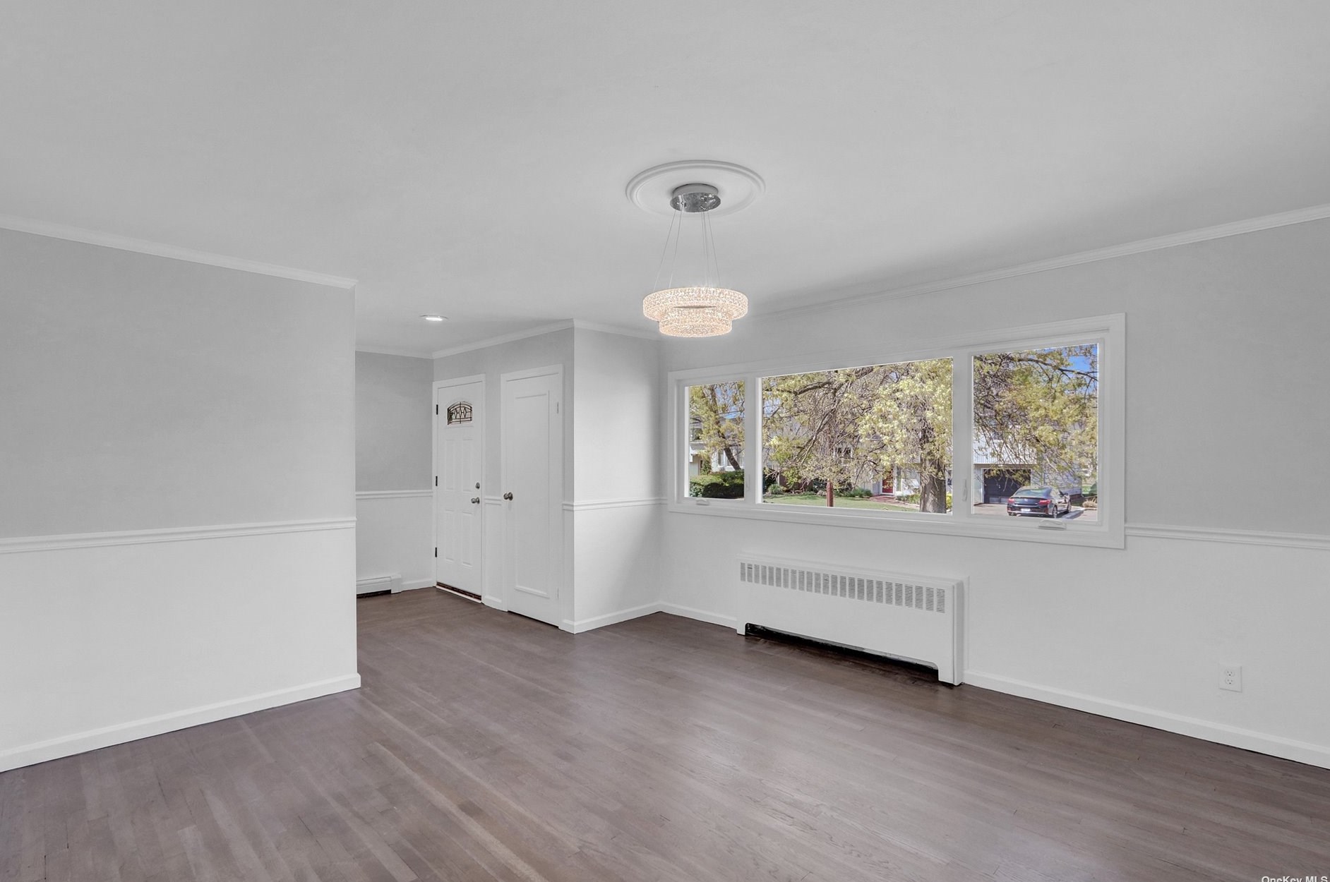 95 W Henrietta Ave, Rockville Centre, NY 11572