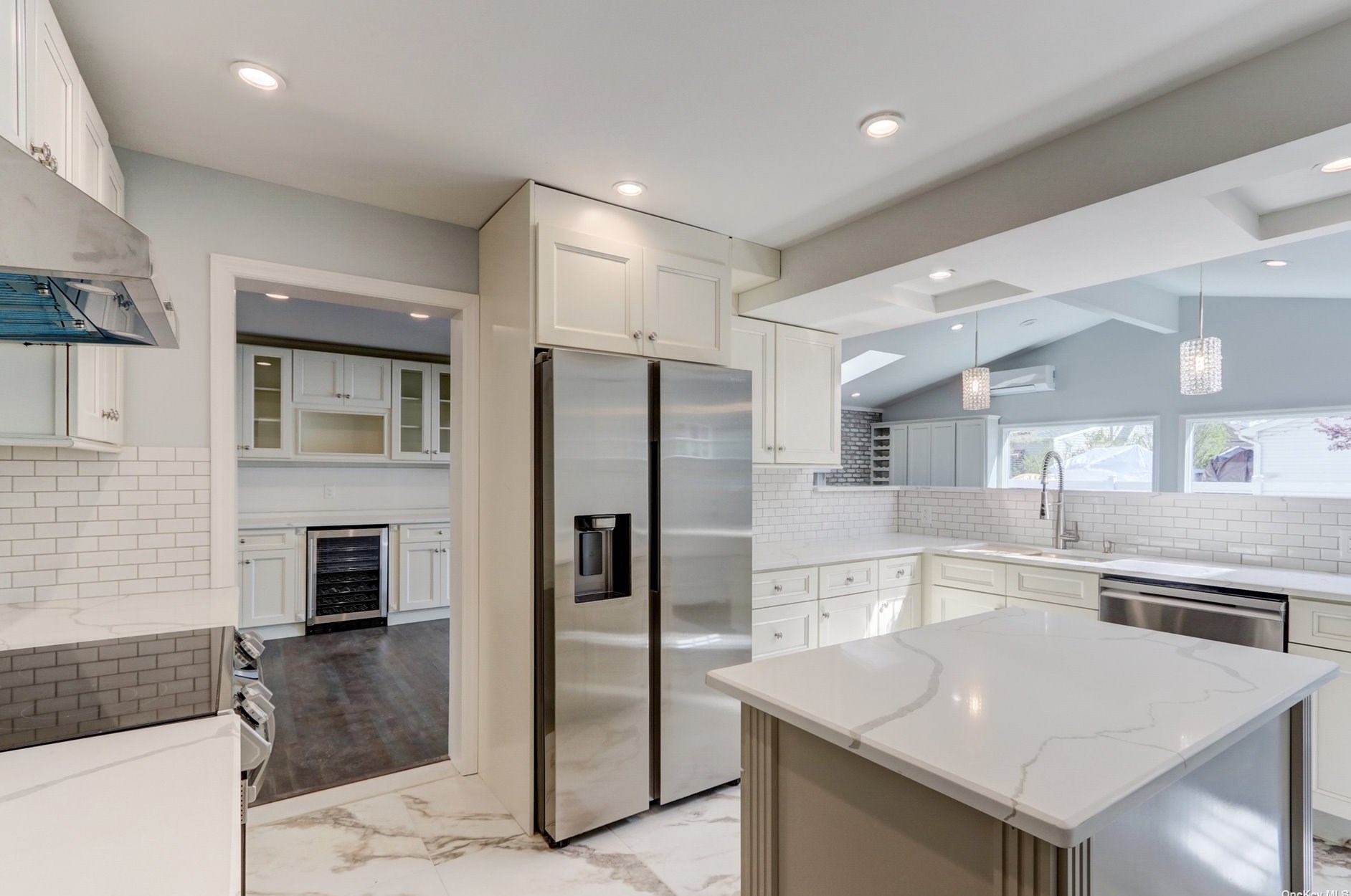 95 Henrietta Ave, Rockville Centre NY  11572-5009 exterior