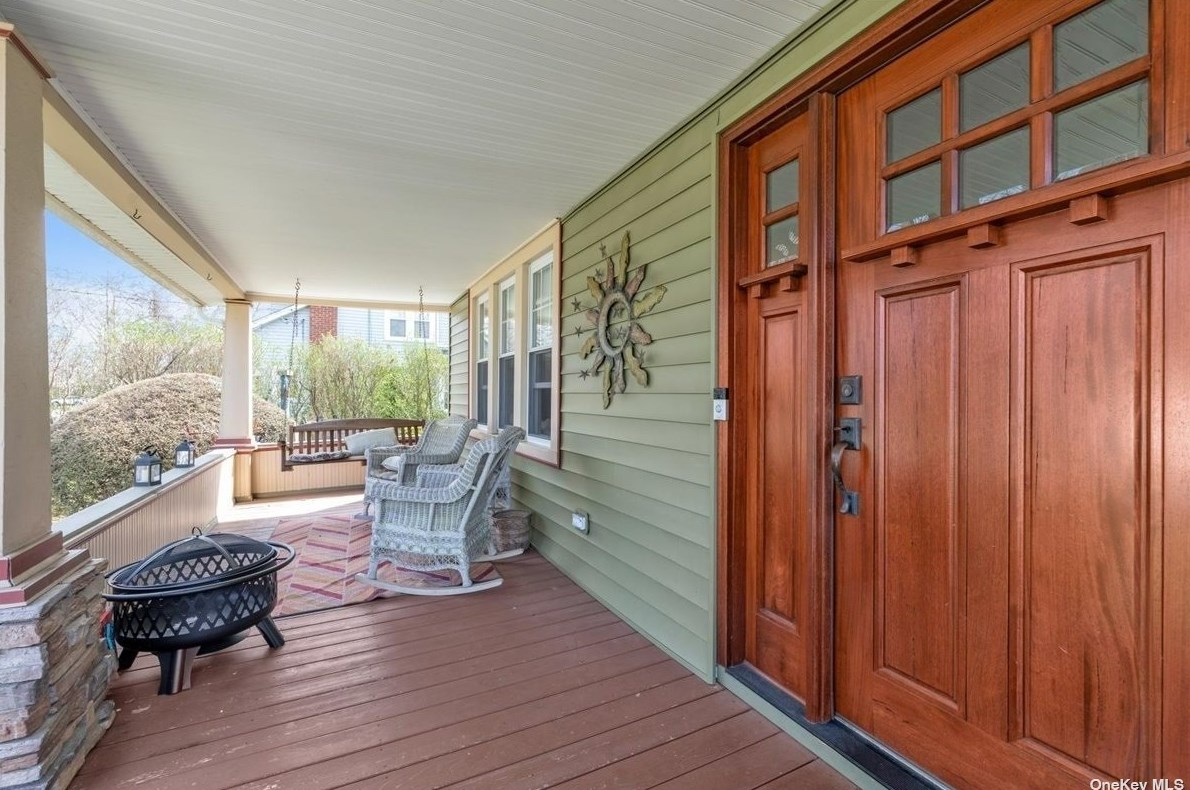 73 Grand Ave, North Merrick, NY 11566-3310