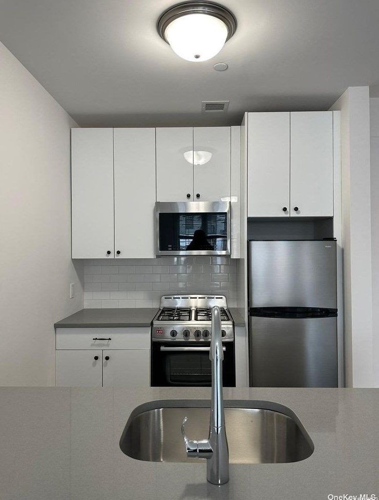 2553 38th St #3b, Long Island City, NY 11103