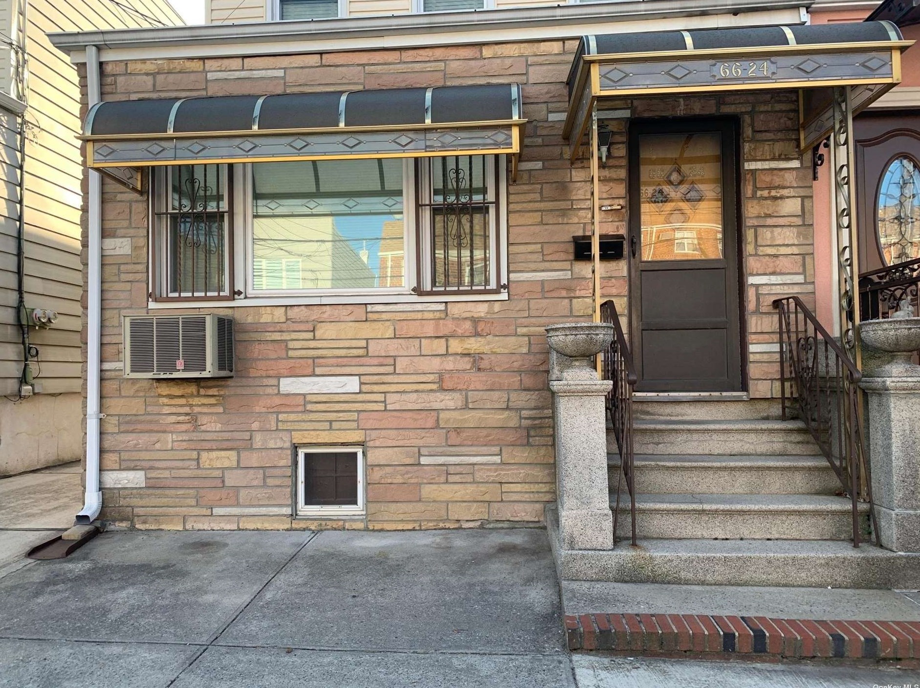 66-24 75th St, Flushing, NY 11379-1108