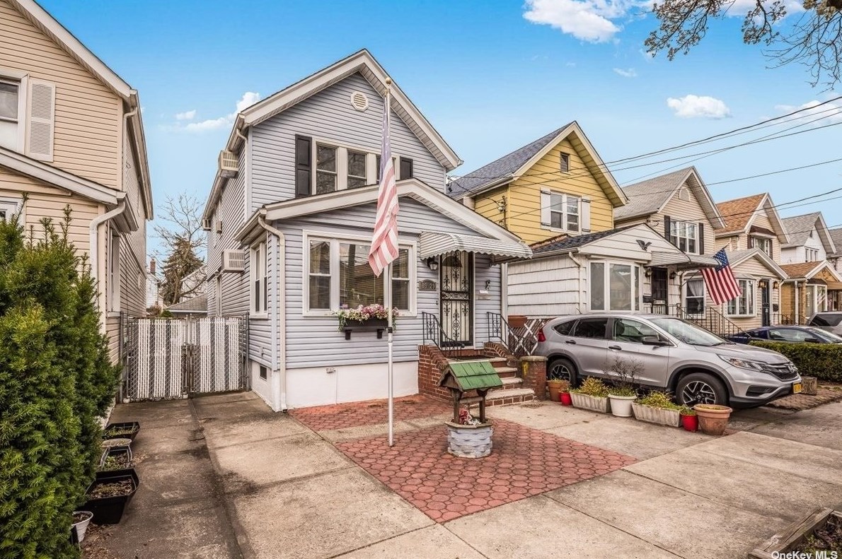 89-29 70th Ave, Flushing, NY 11375-5040
