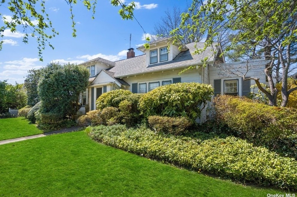 163 Ocean Ave, Freeport, NY 11520-4443