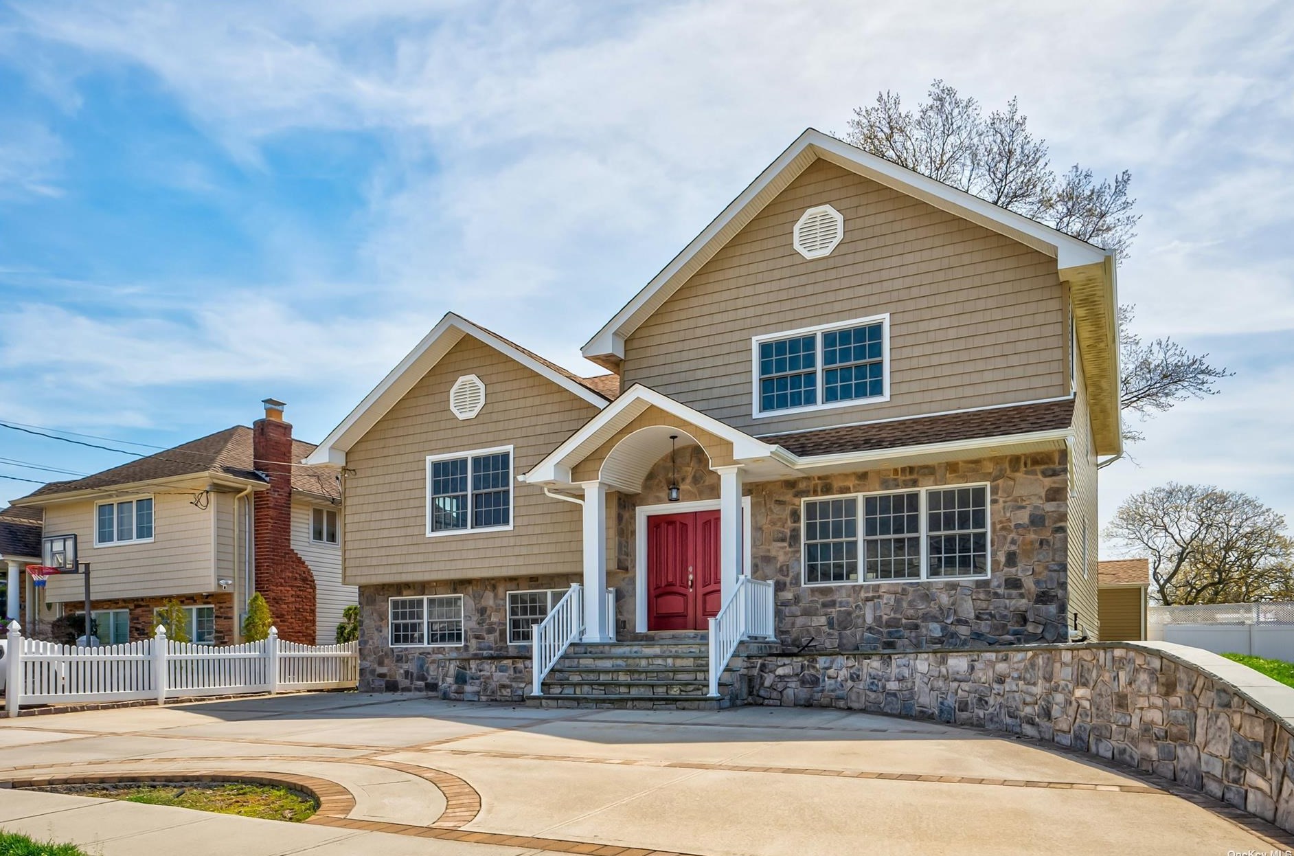 337 Lexington Ave, Rockville Centre, NY 11572-5422