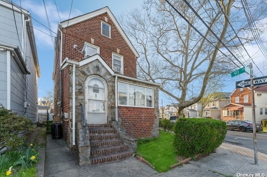 91-02 246th St, Jamaica, NY 11426