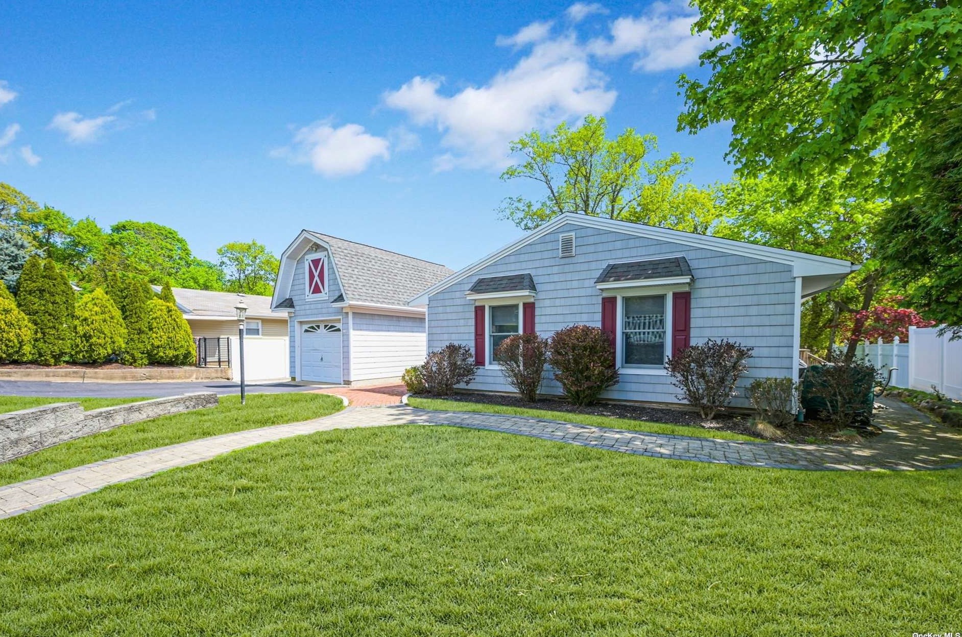 3 Bowman Ln, San Remo, NY 11754