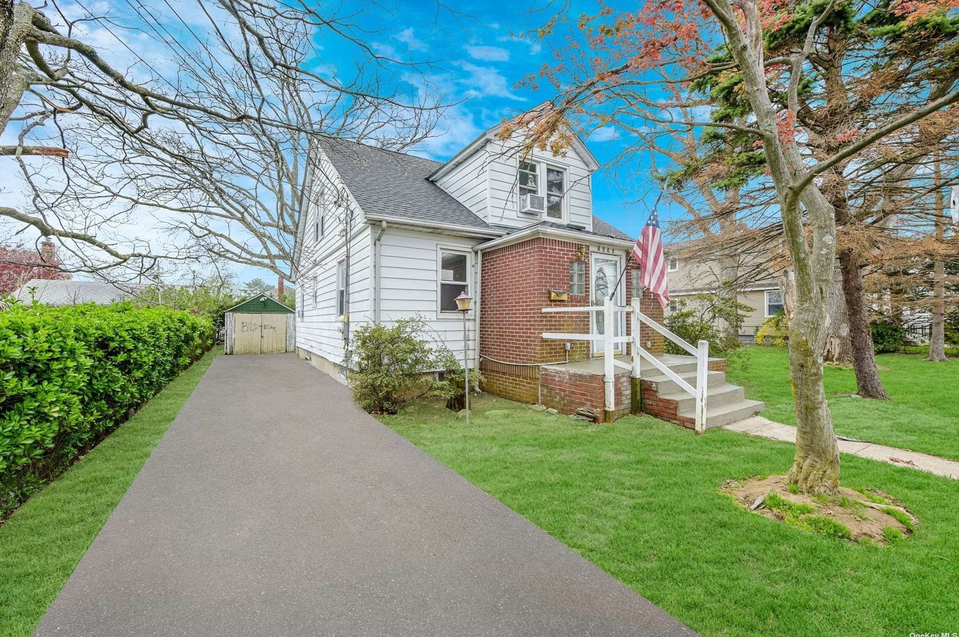 2428 Lancaster St, Hempstead, NY 11554-3103