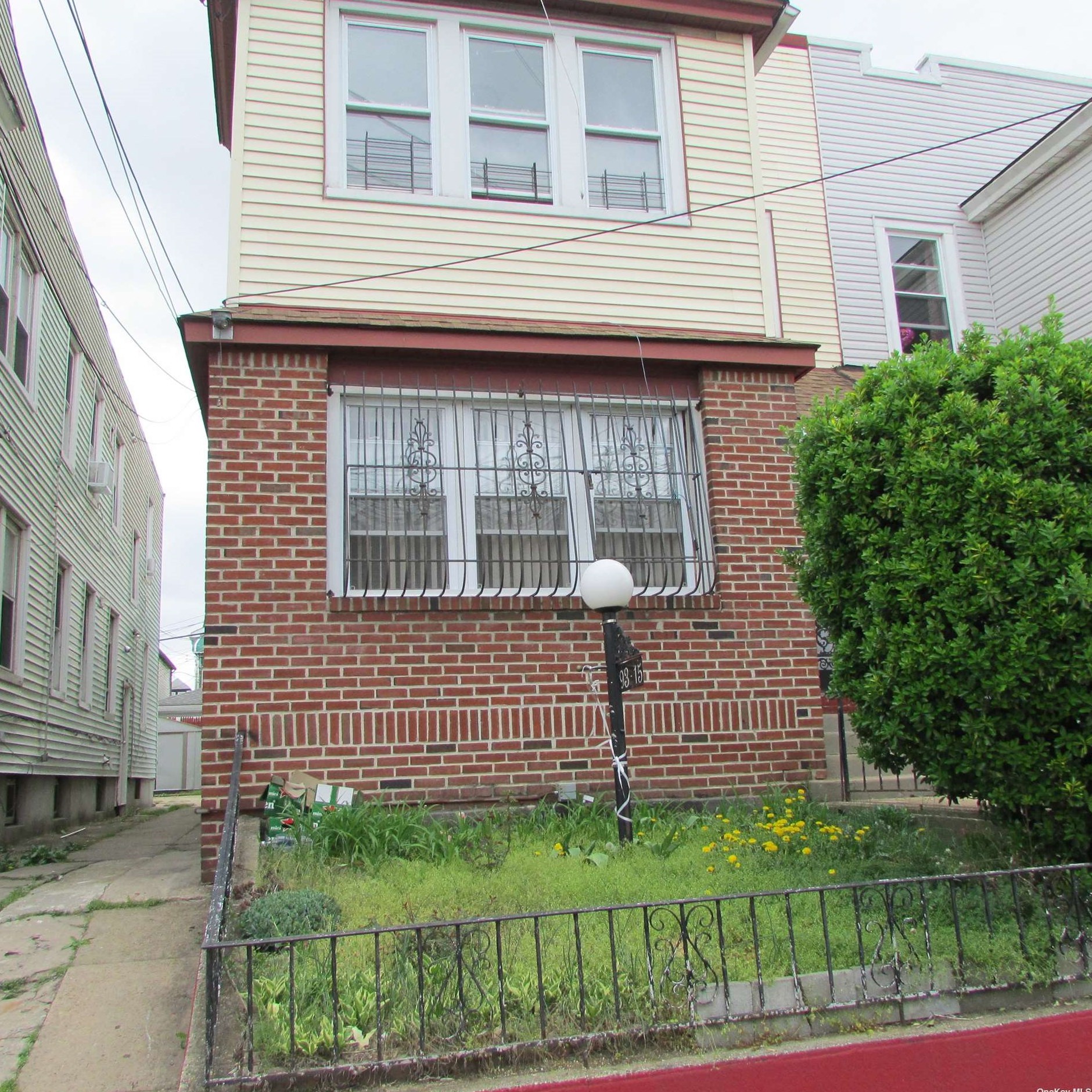 93-15 202nd St #2nd Fl, Jamaica, NY 11423