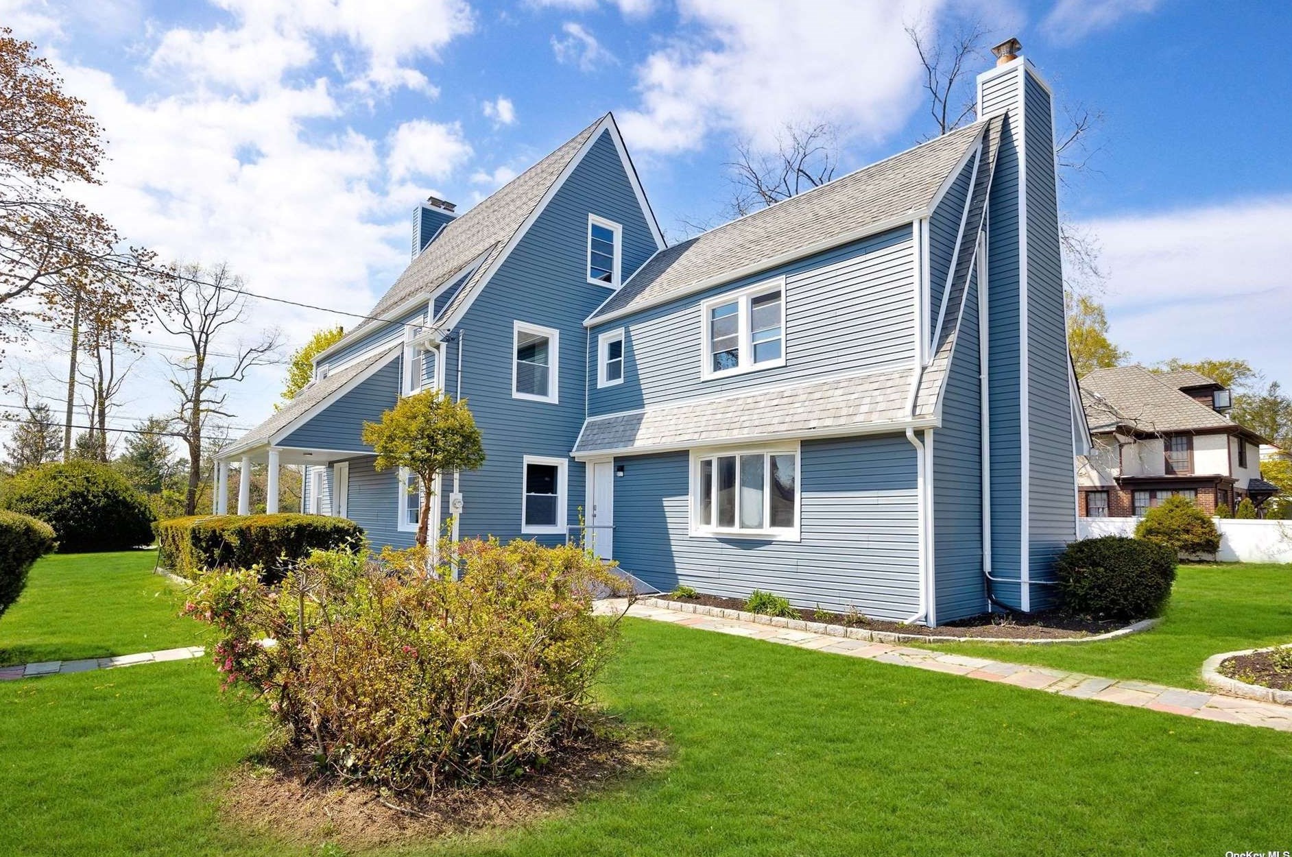 90 Sunset Dr, Hempstead, NY 11550