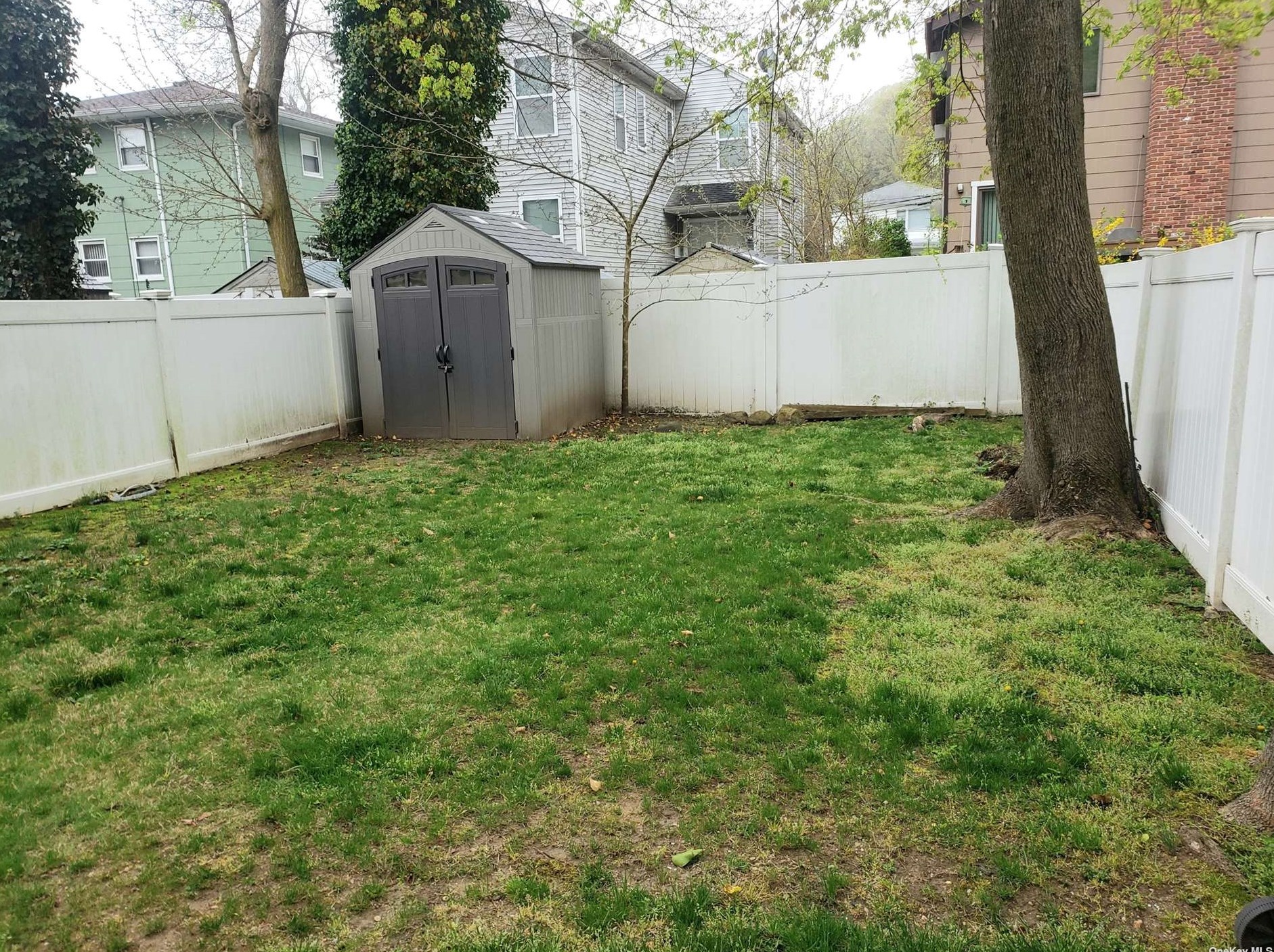 85 Edgewood Rd, Port Washington NY  11050-1532 exterior