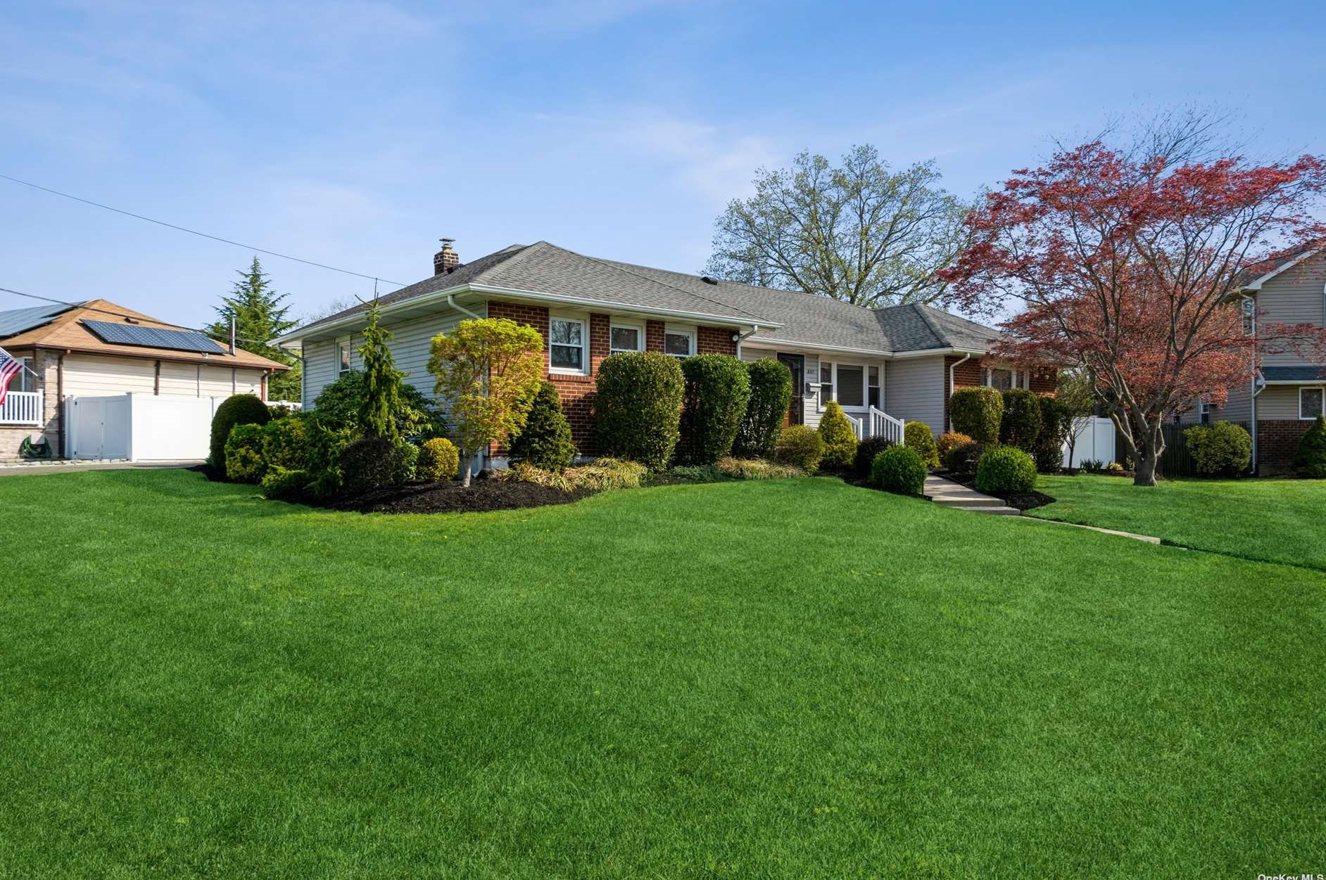 837 Davis Pl, North Wantagh, NY 11793