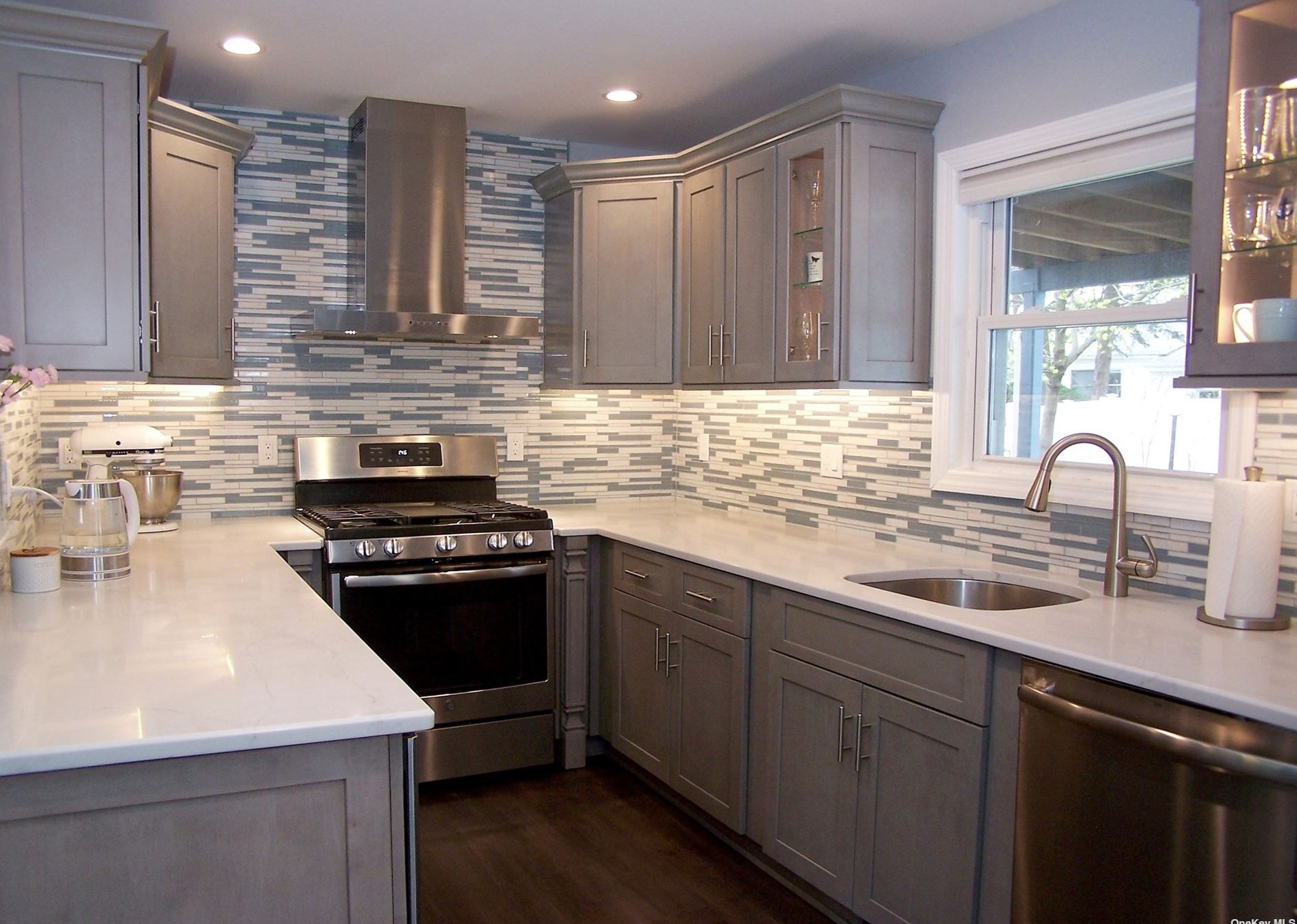 114 Foster Rd, Hauppauge, NY 11779-4339