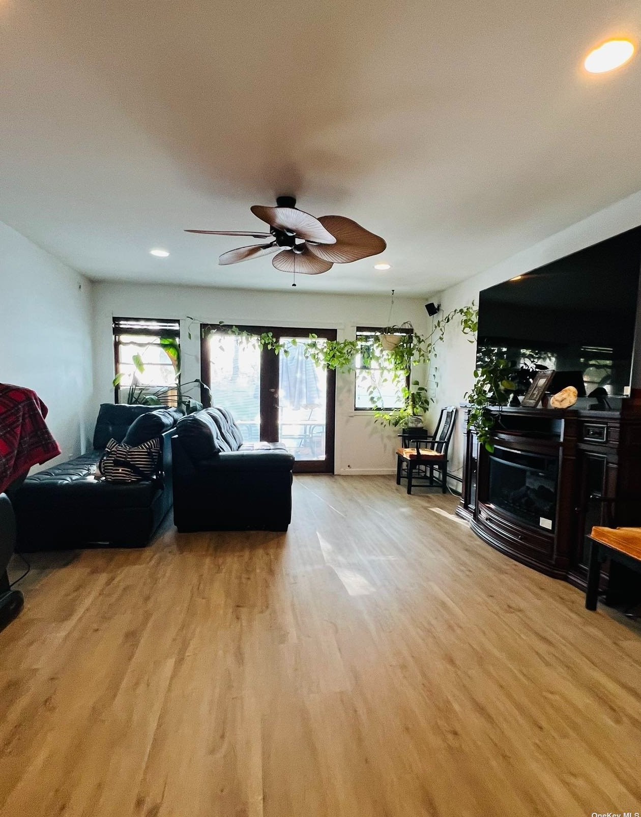 2 College Hills Dr, Farmingville, NY 11738-1415
