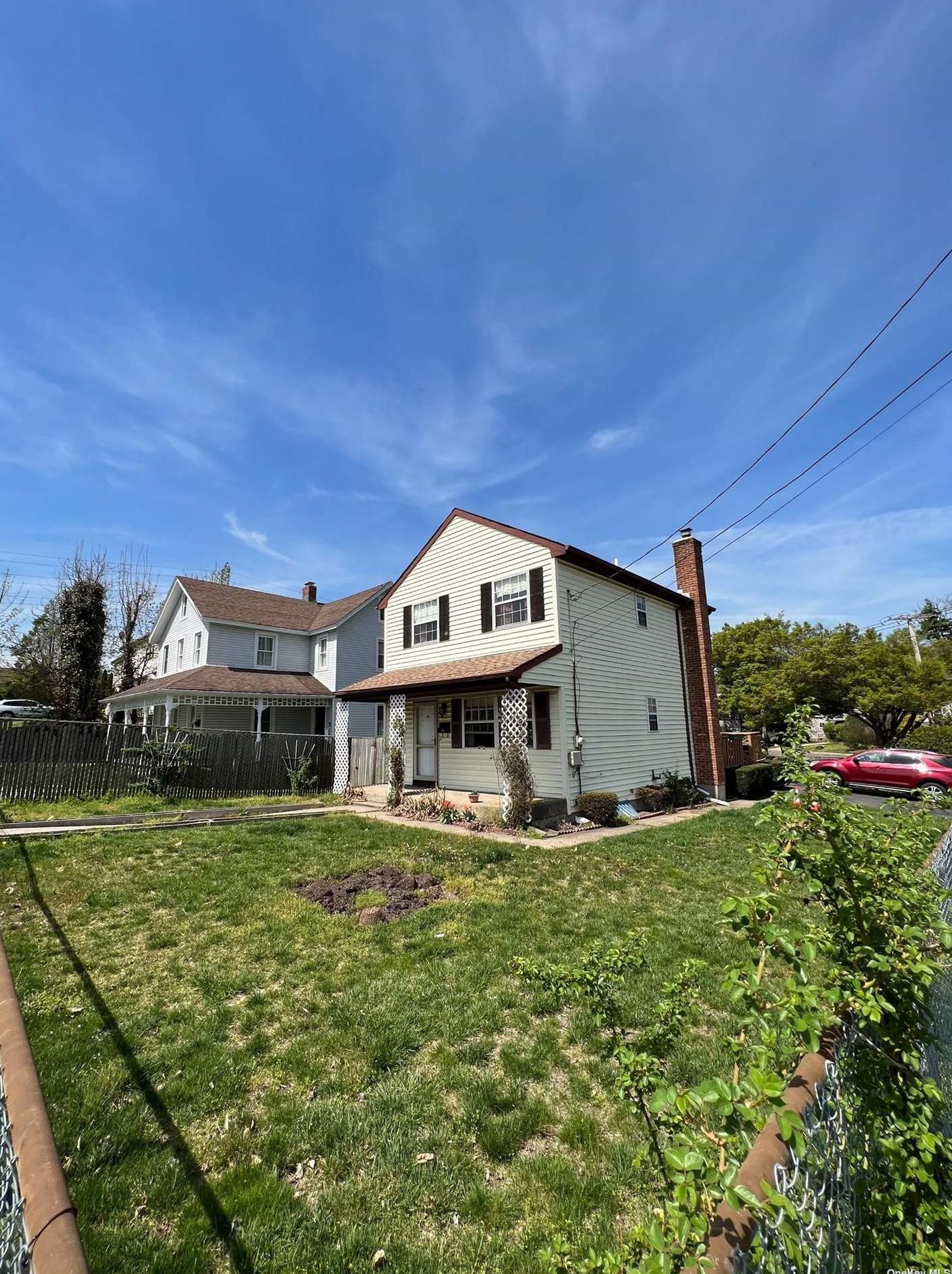 10 Lincoln Ave, East Hills, NY 11577-1325