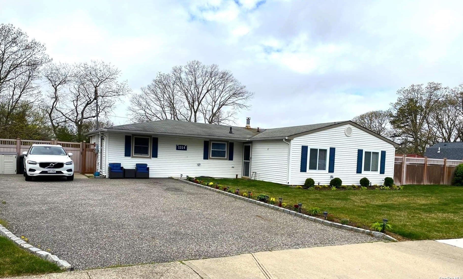 1314 Waverly Ave, Farmingville, NY 11738