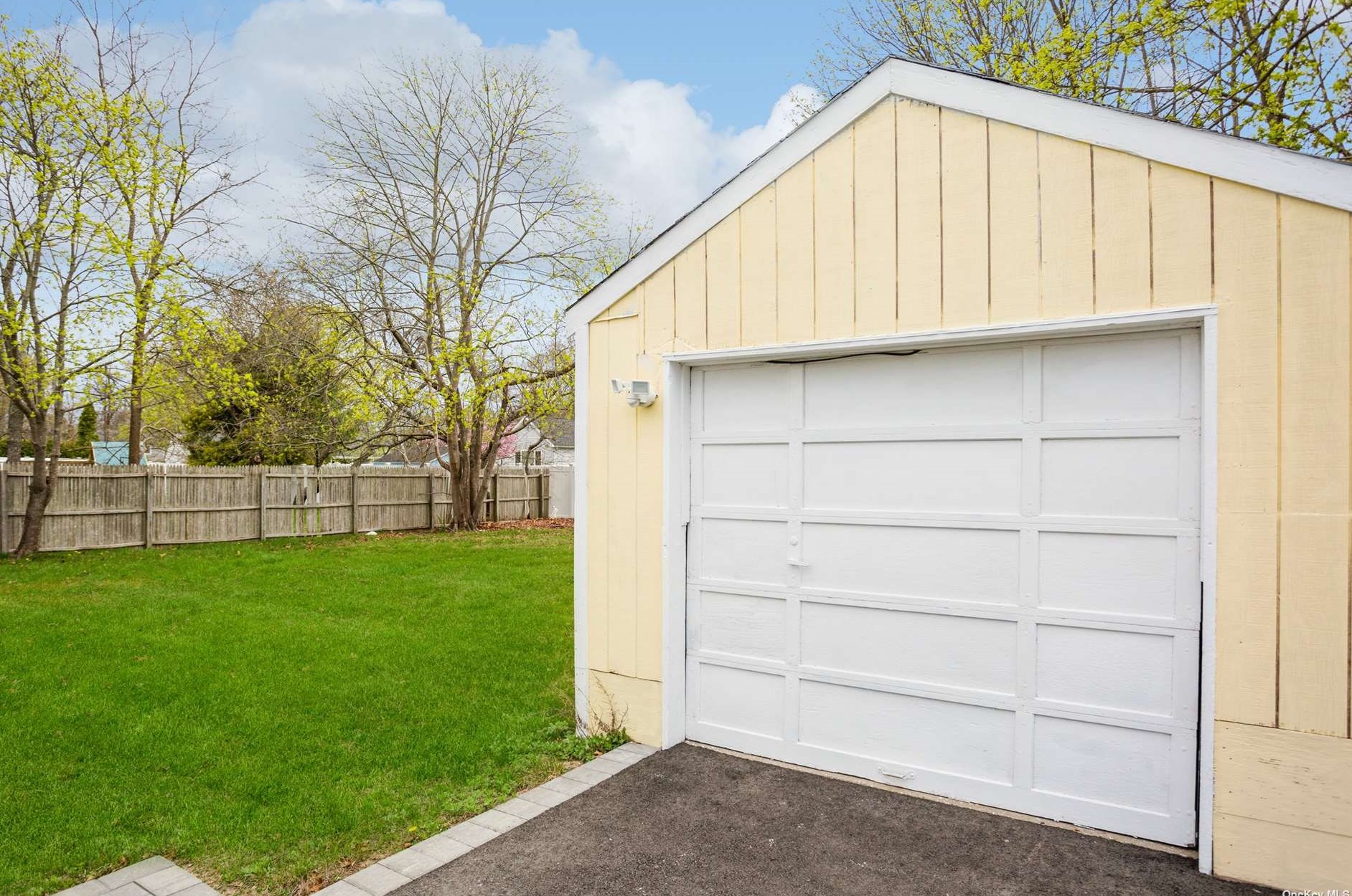 141 Chapel Ave, Canaan Lake NY  11772-5789 exterior