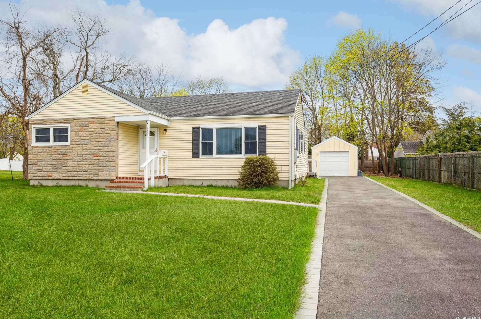141 Chapel Ave, Canaan Lake NY  11772-5789 exterior