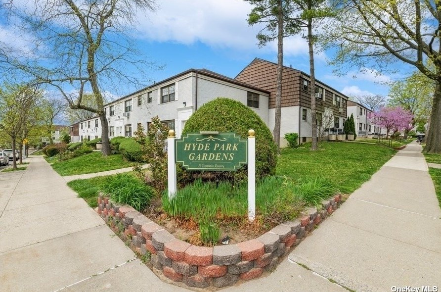 136-61 68th Dr, Flushing, NY 11367-3423