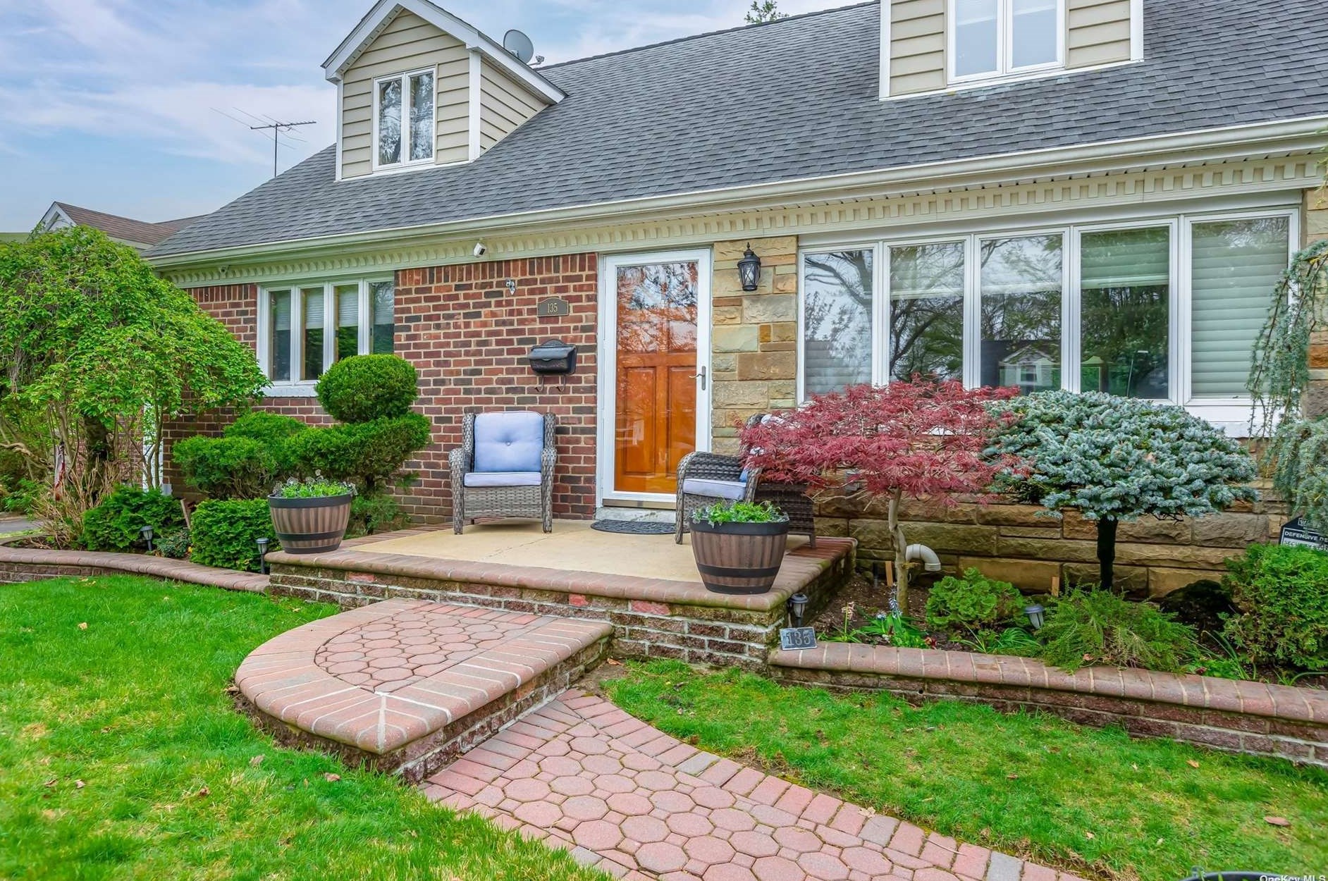 135 Aster Dr, New Hyde Park, NY 11040