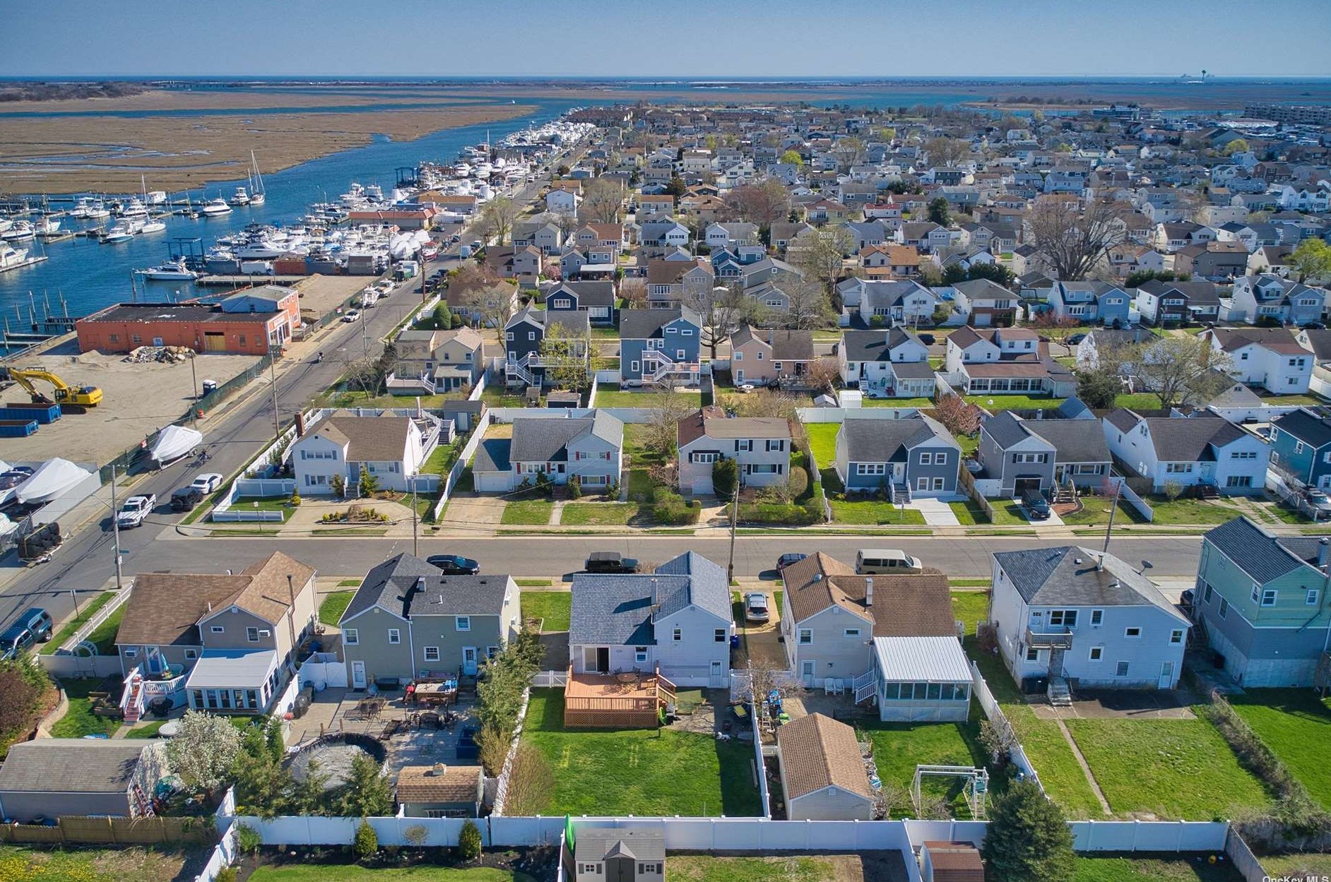 88 Layton St, Freeport, NY 11520-6208